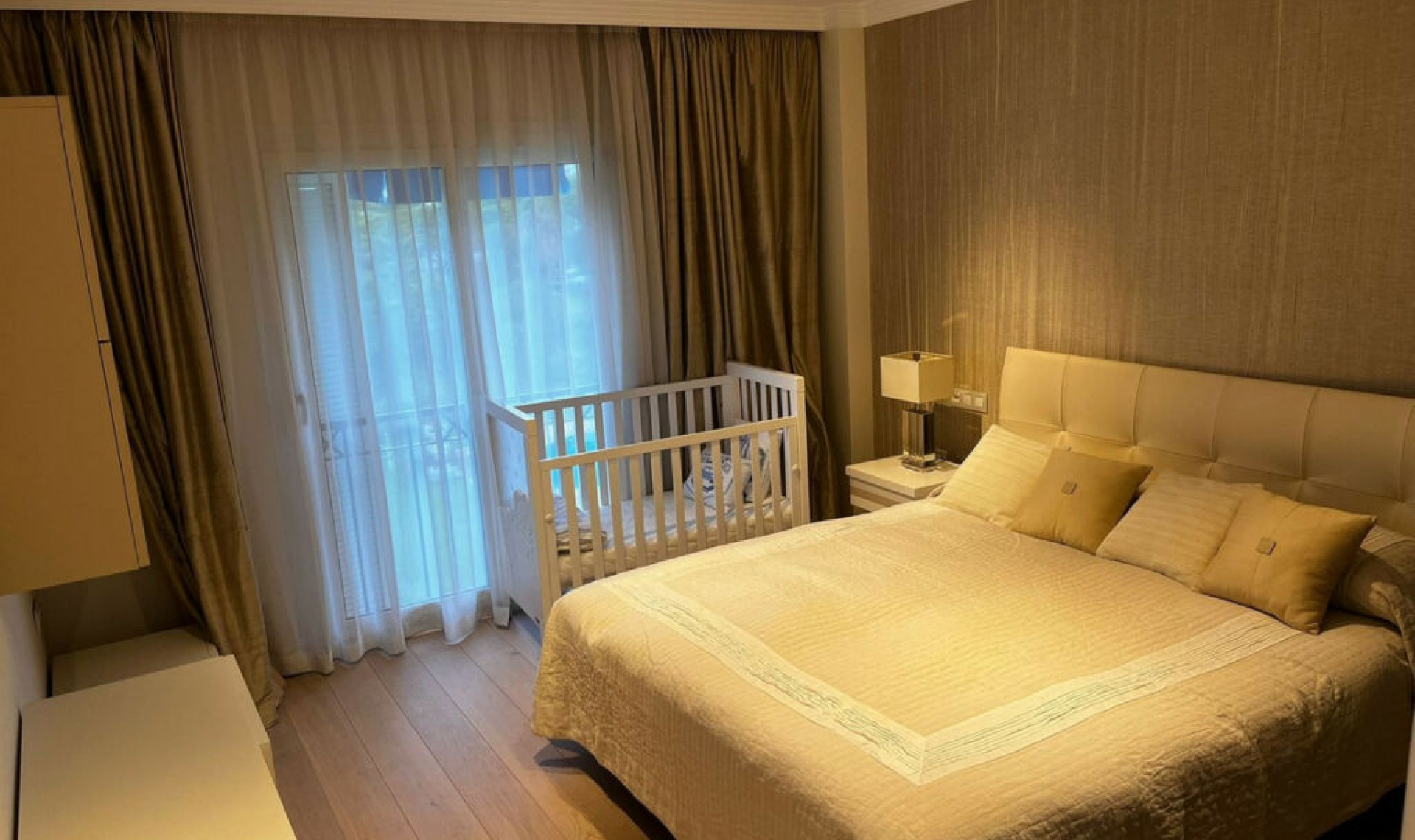 Resale - Apartment -
Puerto Banús