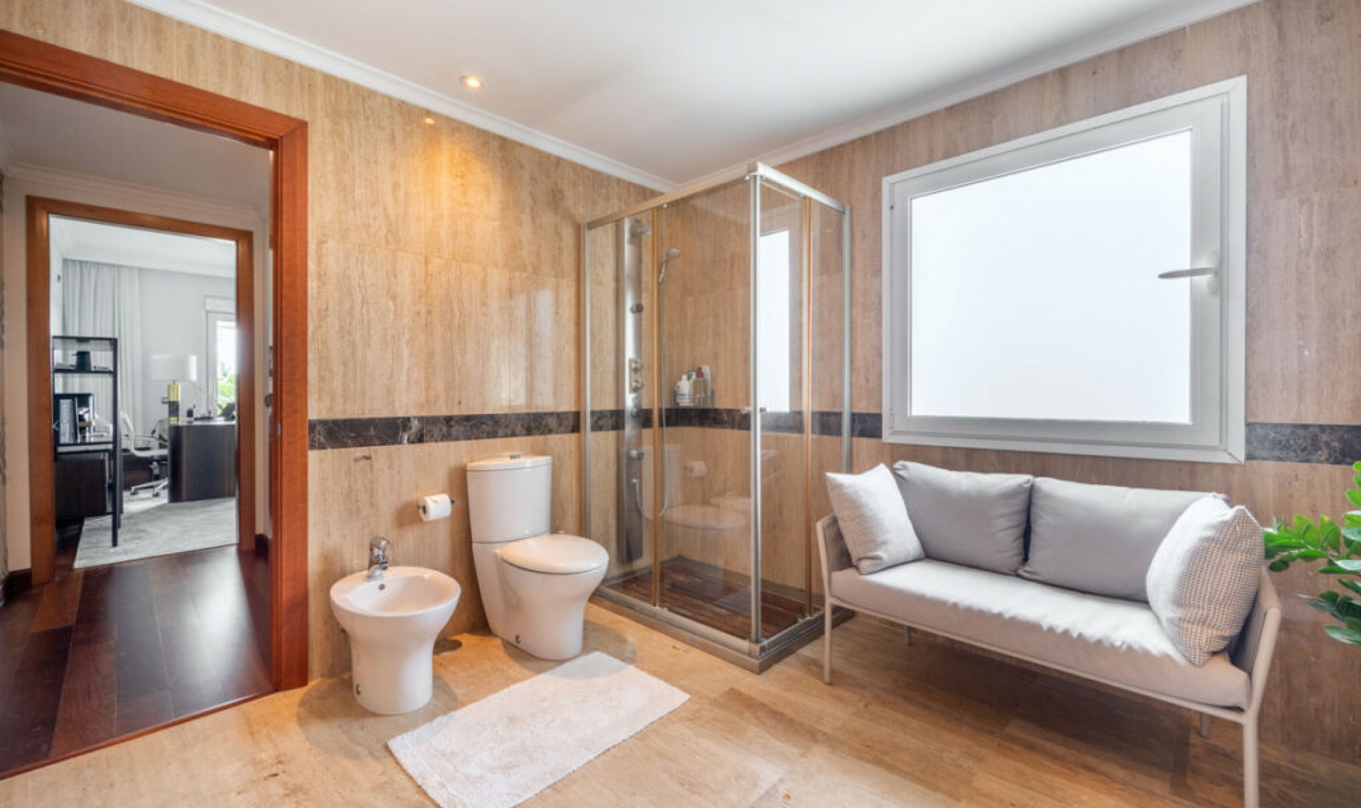 Resale - Apartment -
Puerto Banús