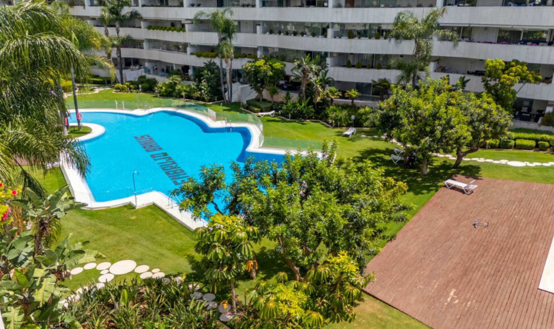 Resale - Apartment -
Puerto Banús