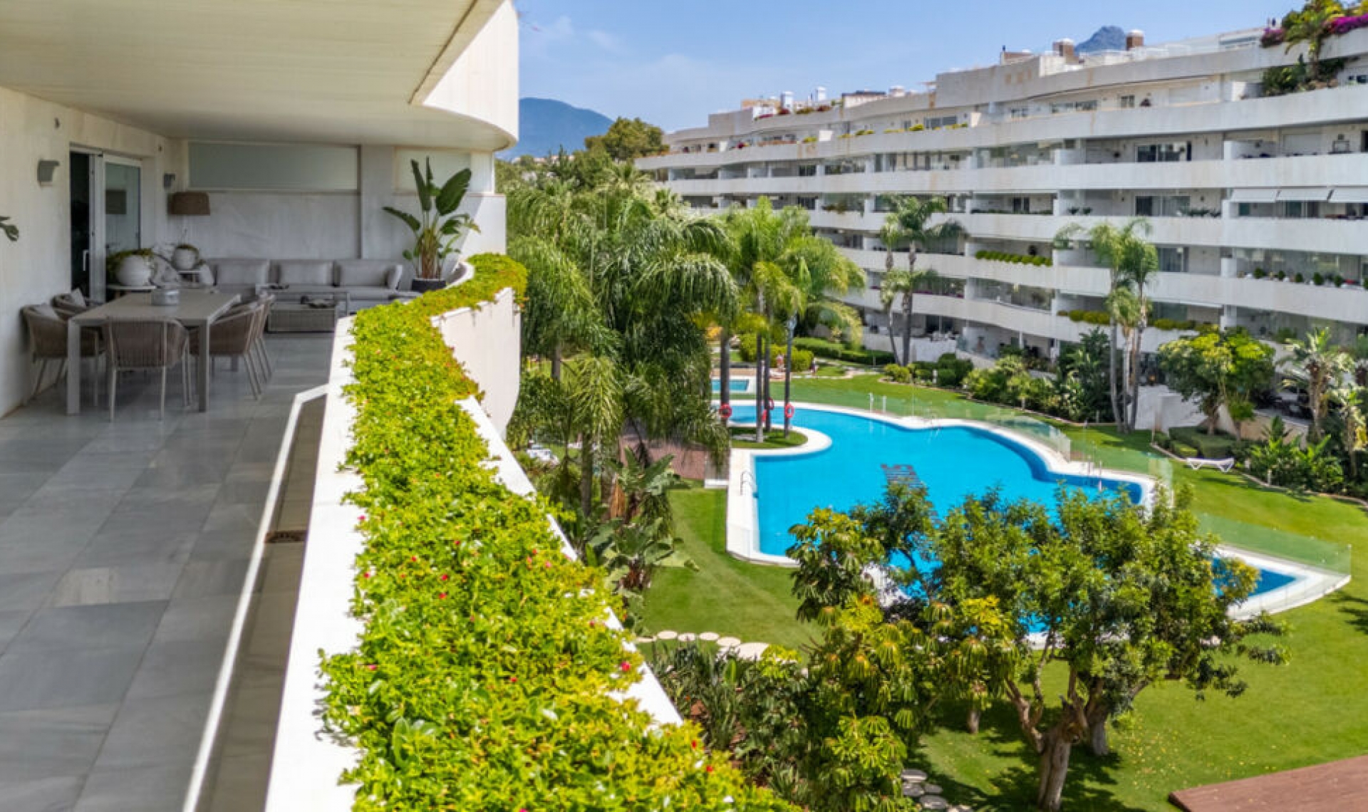 Resale - Apartment -
Puerto Banús