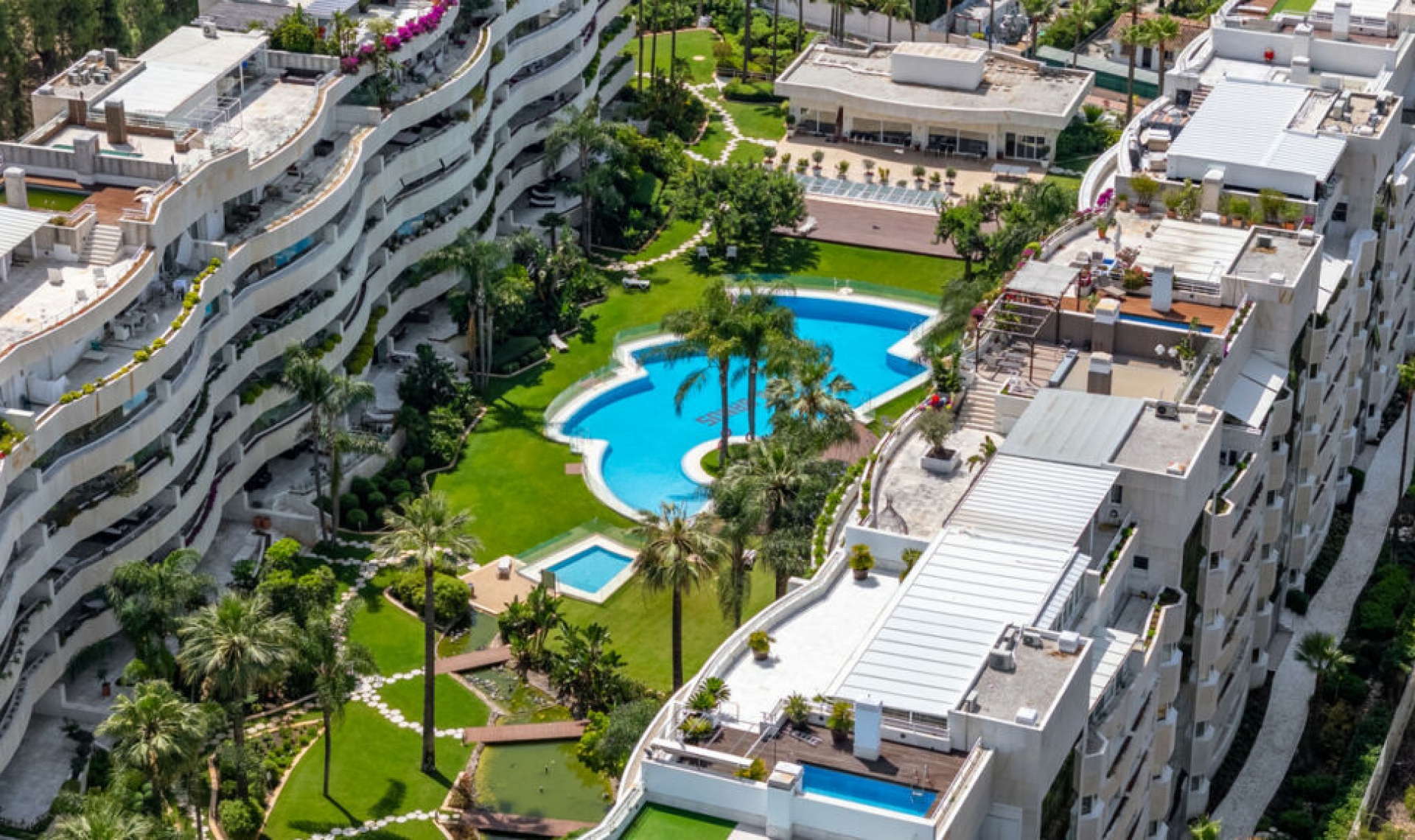 Resale - Apartment -
Puerto Banús