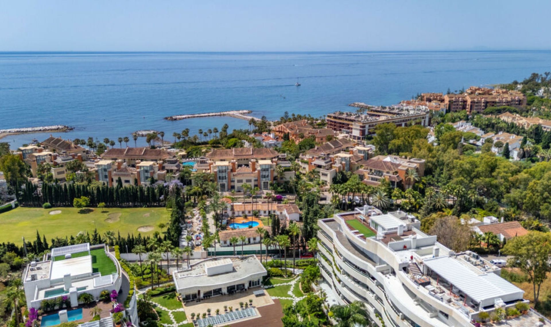 Resale - Apartment -
Puerto Banús