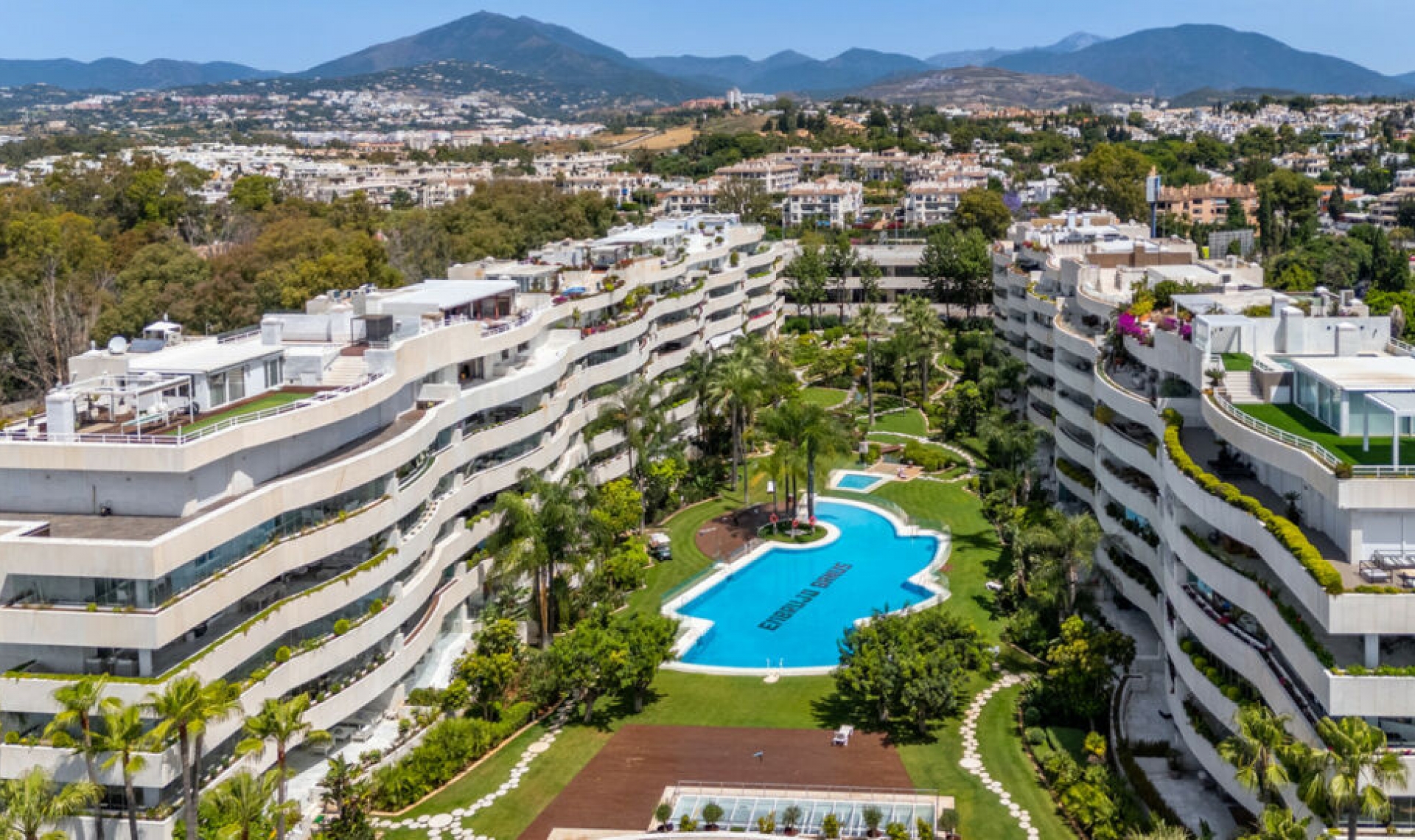 Resale - Apartment -
Puerto Banús