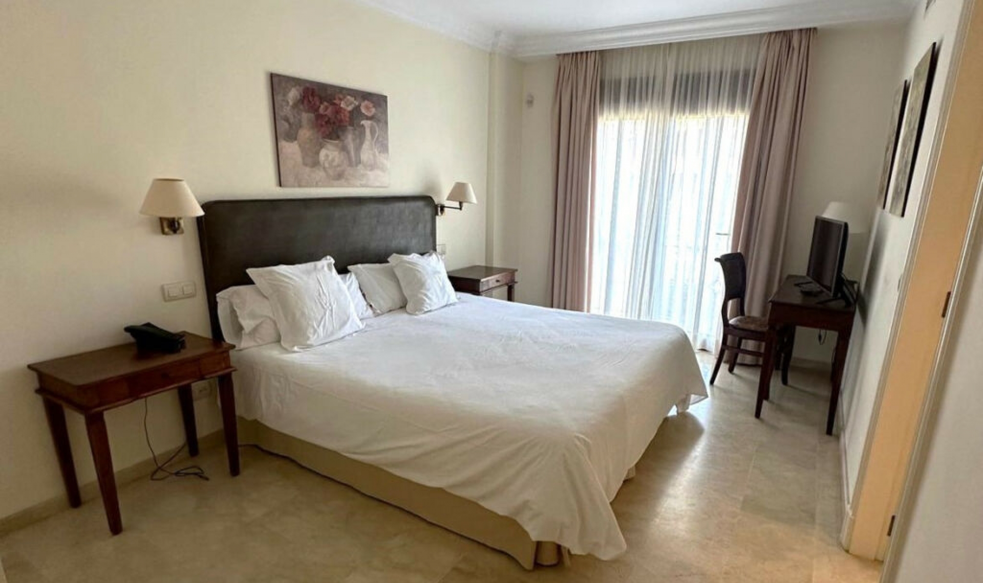 Resale - Apartment -
Puerto Banús