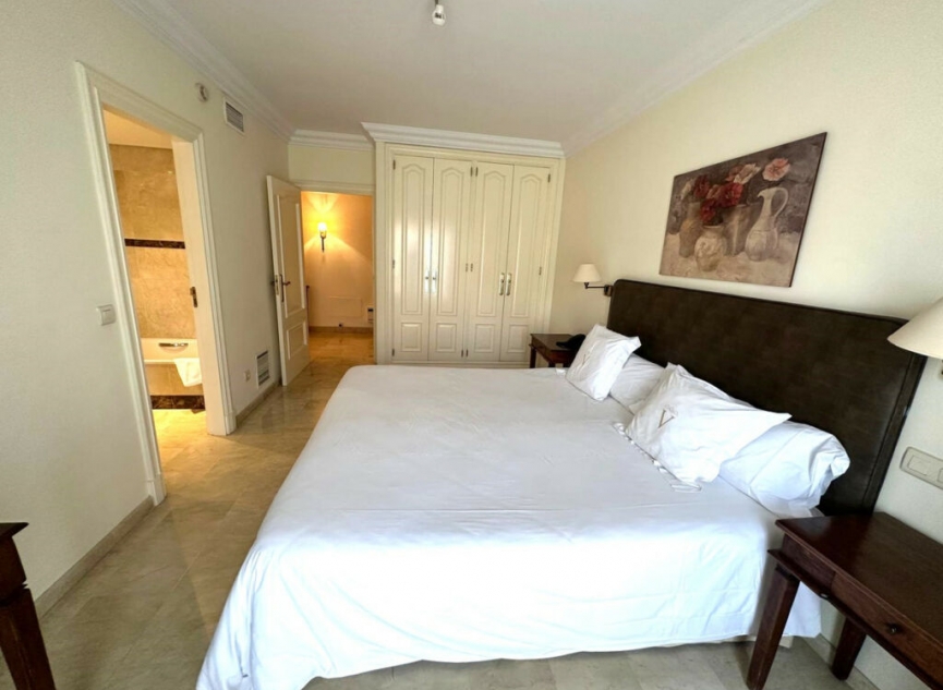 Resale - Apartment -
Puerto Banús