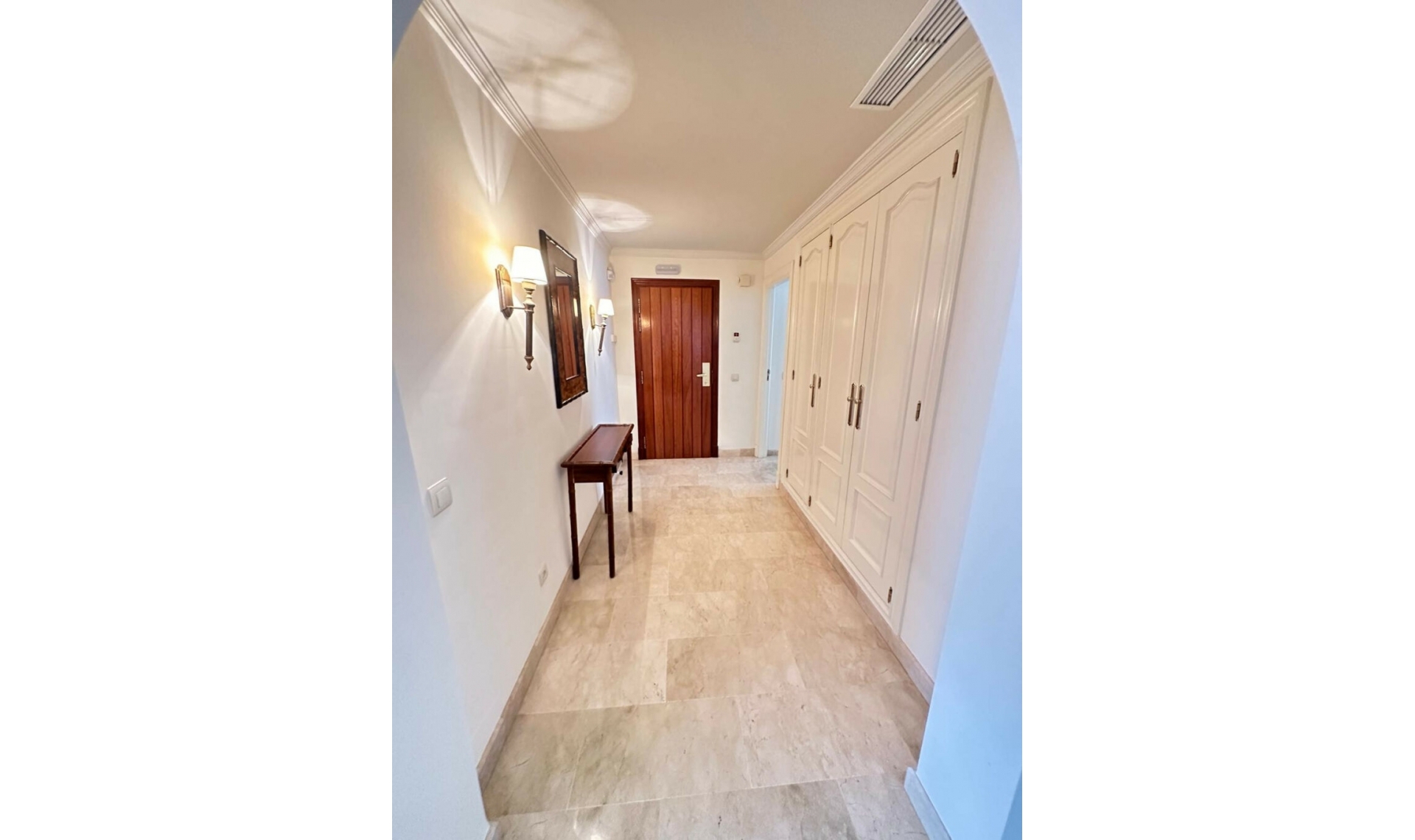 Resale - Apartment -
Puerto Banús