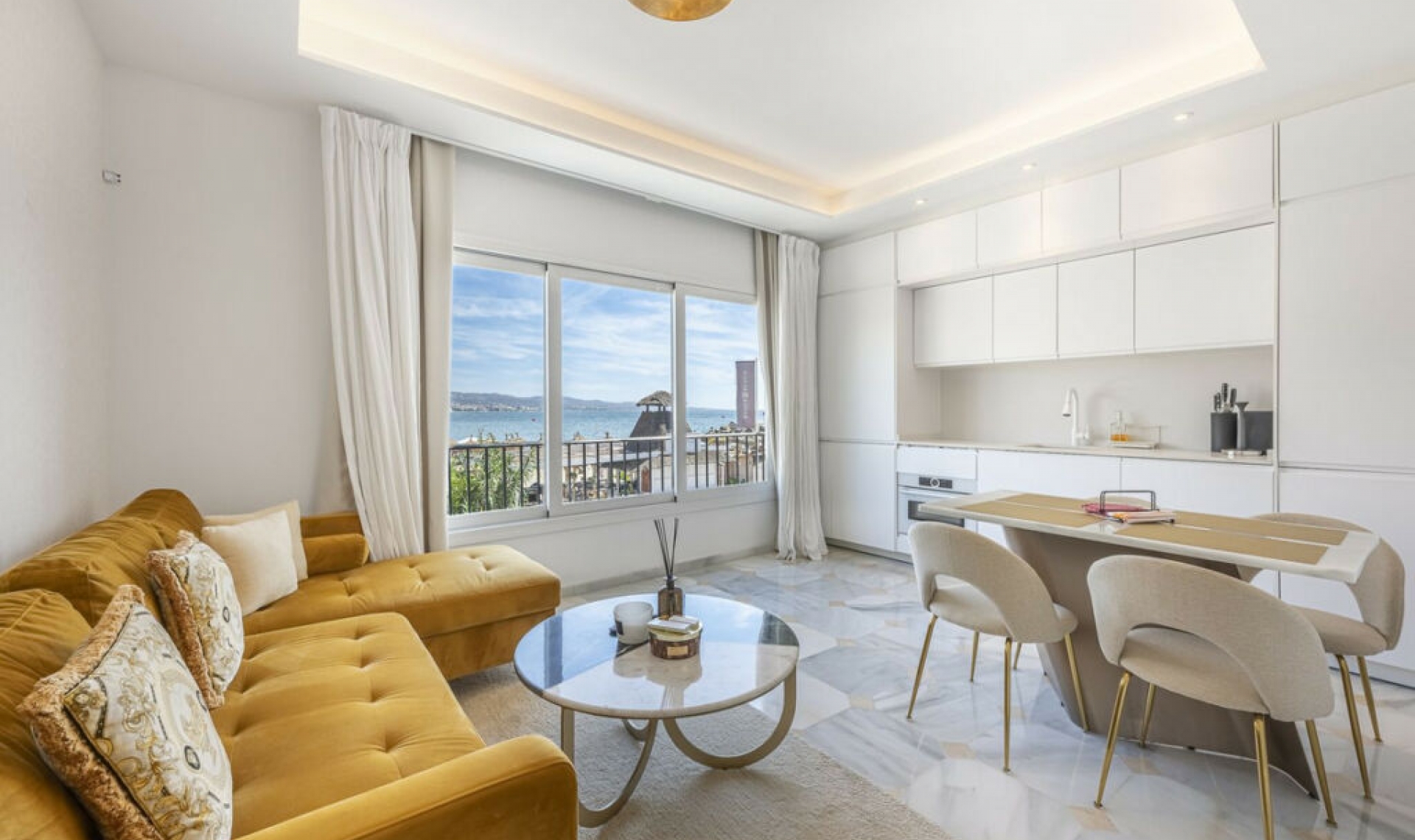 Resale - Apartment -
Puerto Banús