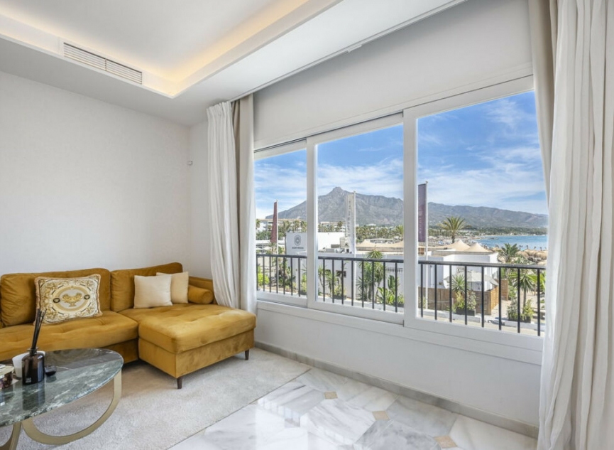 Resale - Apartment -
Puerto Banús