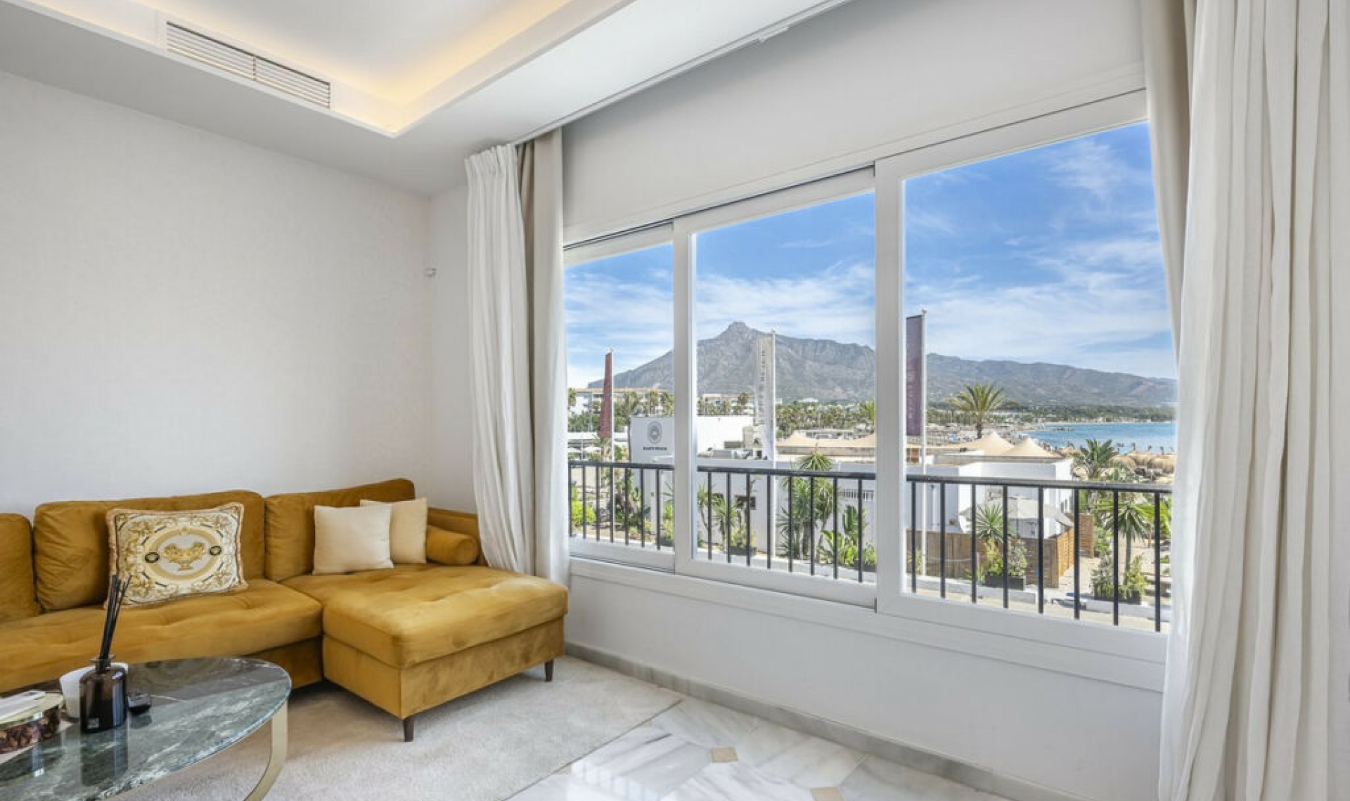 Resale - Apartment -
Puerto Banús