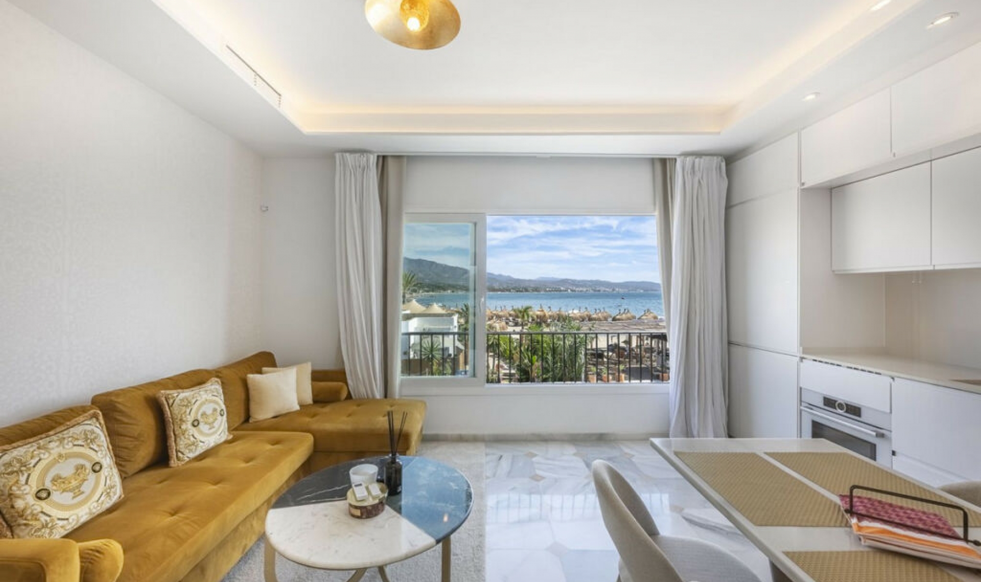 Resale - Apartment -
Puerto Banús