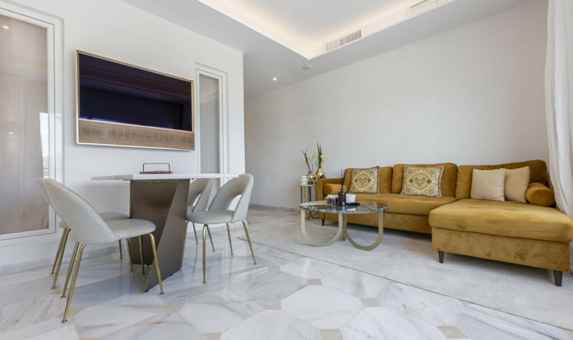 Resale - Apartment -
Puerto Banús