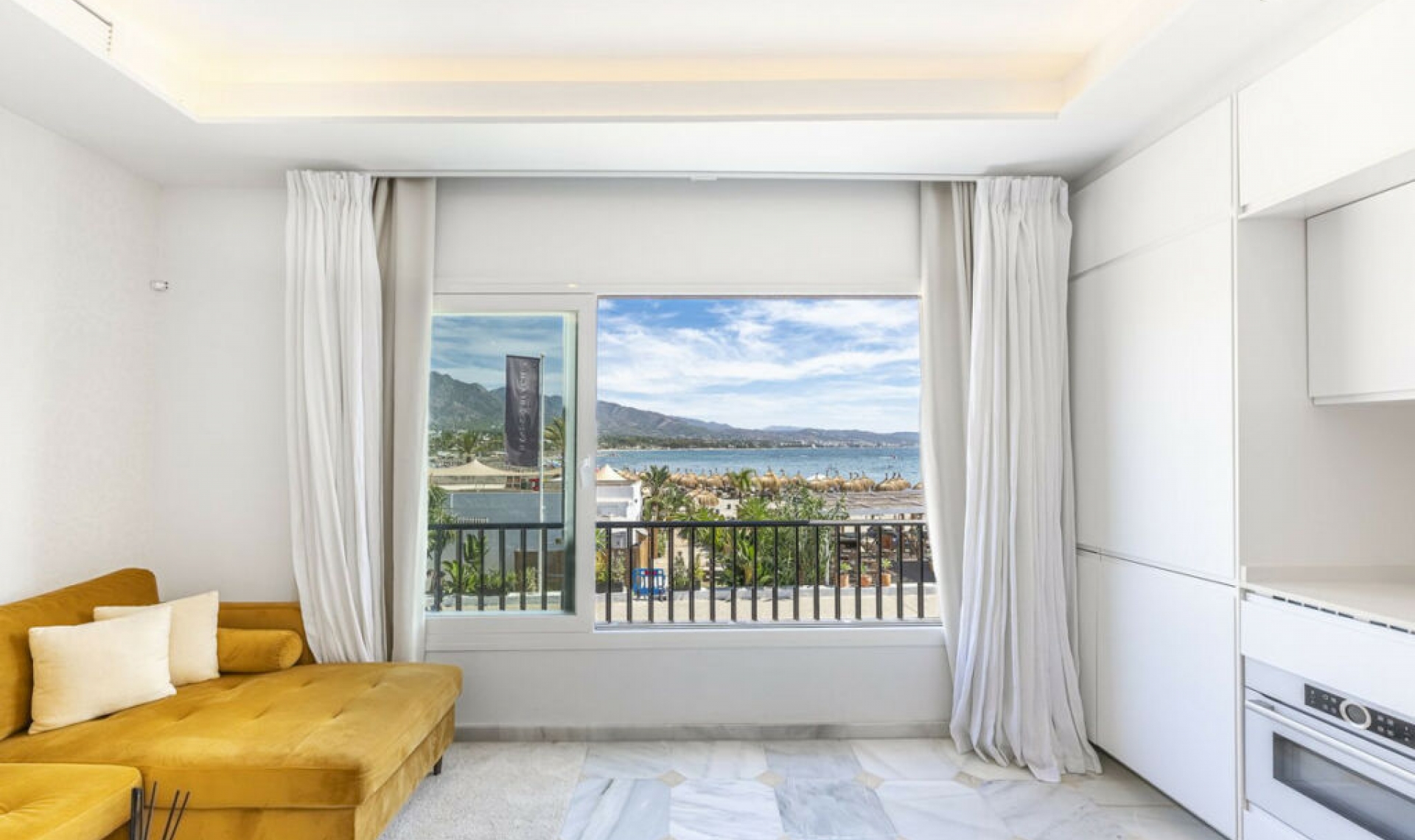Resale - Apartment -
Puerto Banús