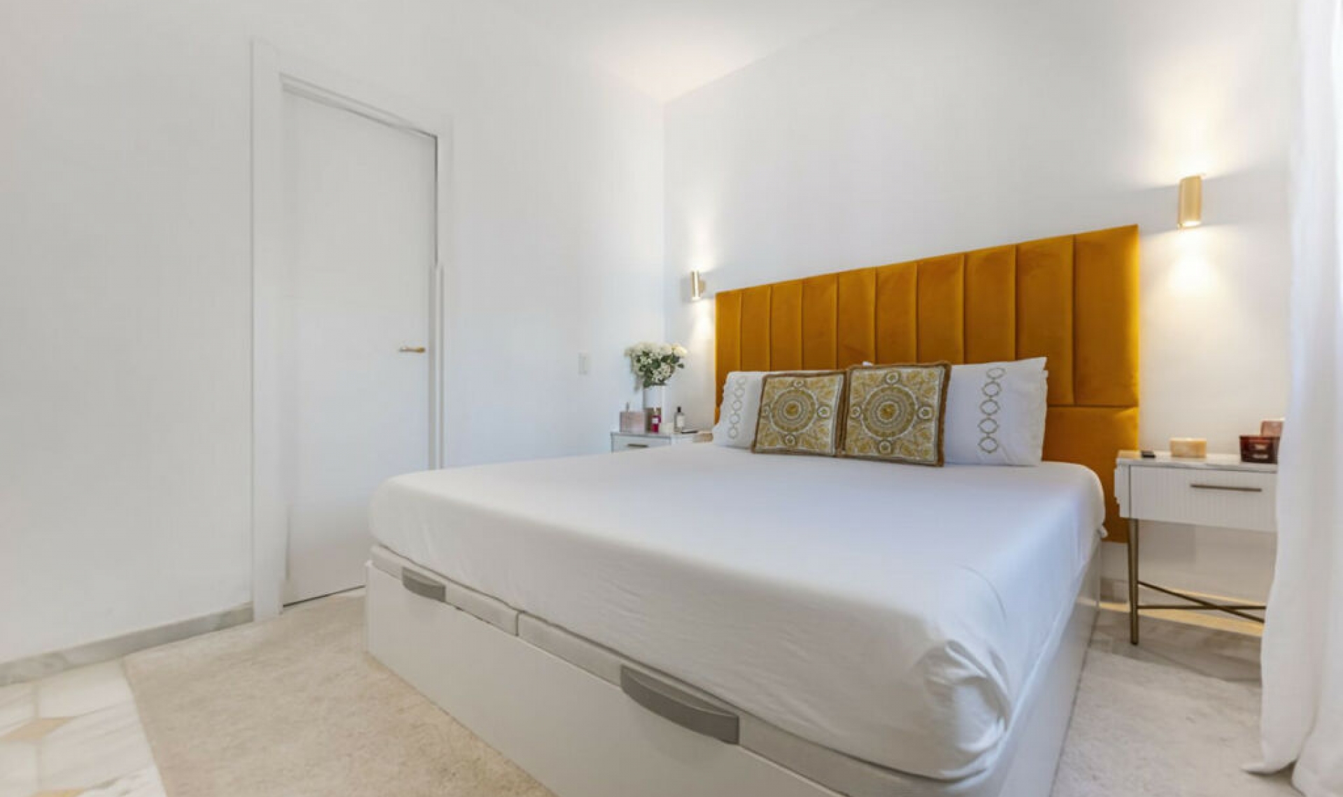 Resale - Apartment -
Puerto Banús