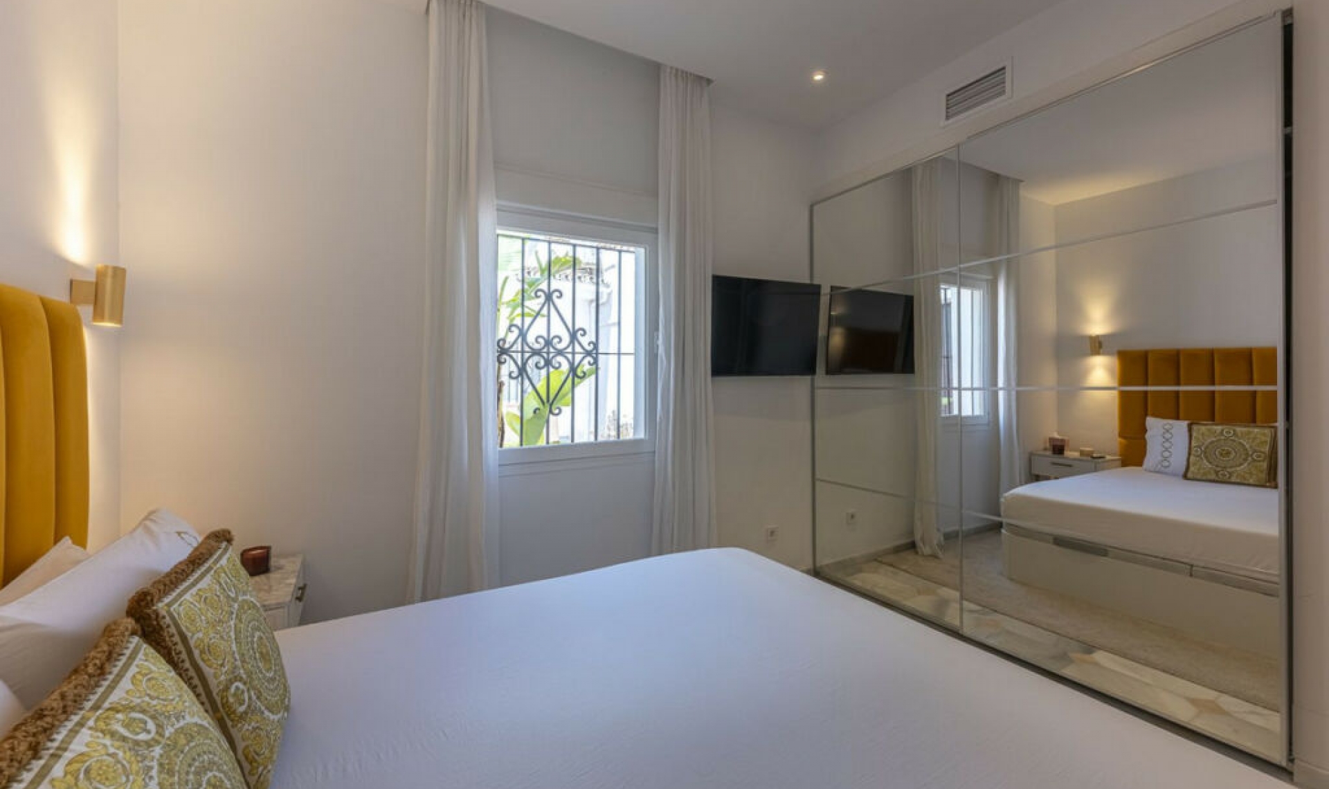 Resale - Apartment -
Puerto Banús