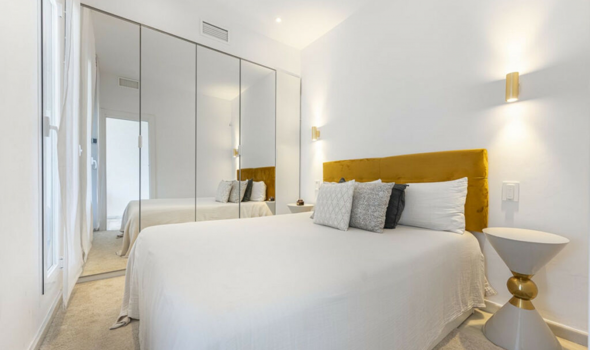 Resale - Apartment -
Puerto Banús