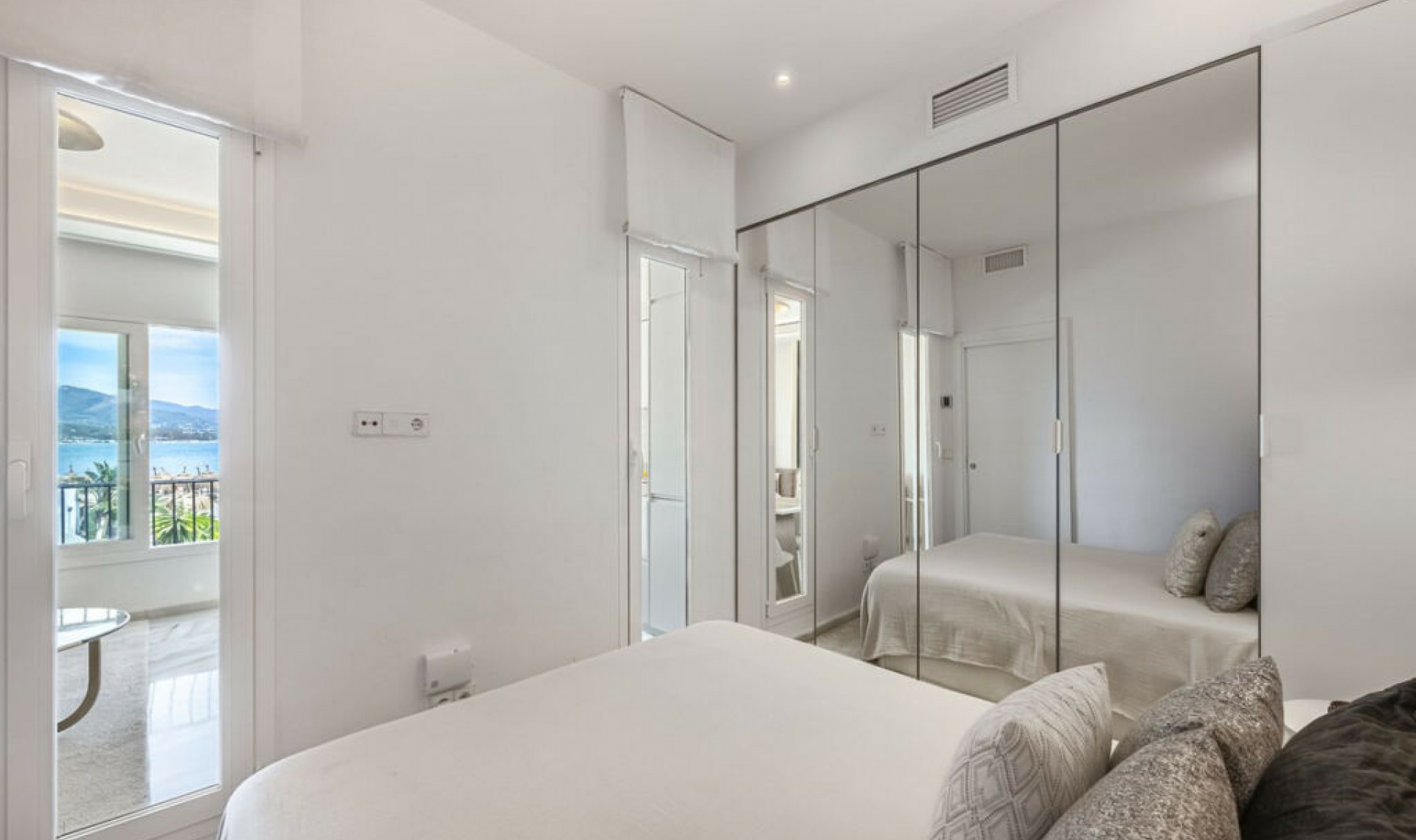 Resale - Apartment -
Puerto Banús