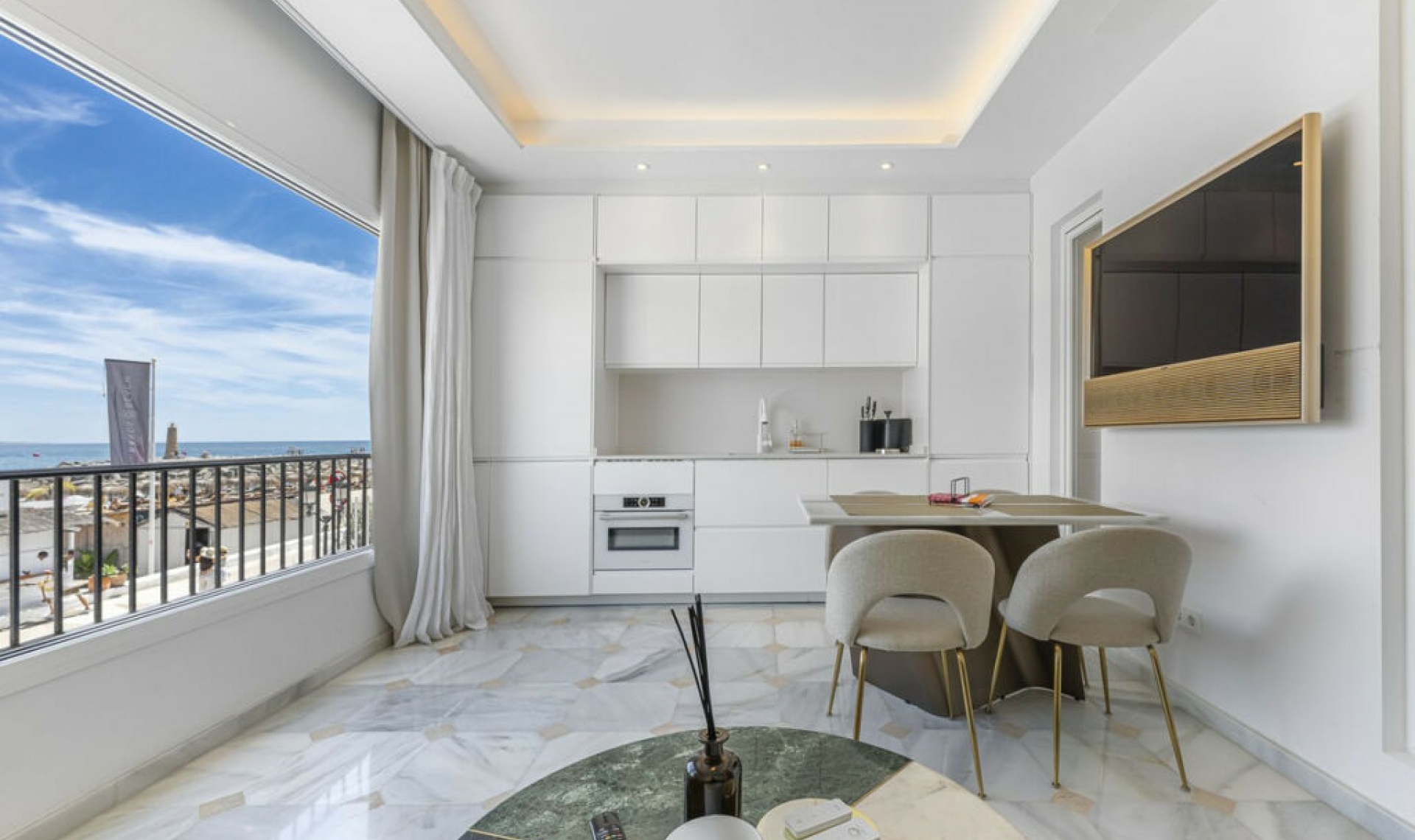 Resale - Apartment -
Puerto Banús