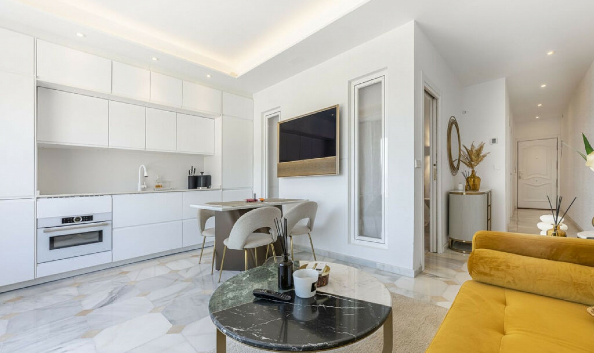 Resale - Apartment -
Puerto Banús