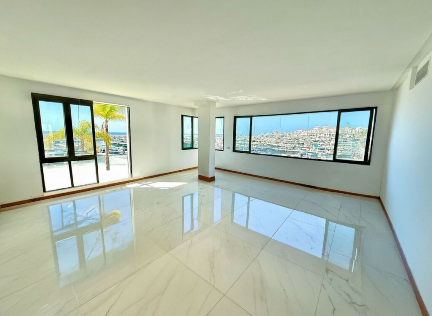 Resale - Apartment -
Puerto Banús