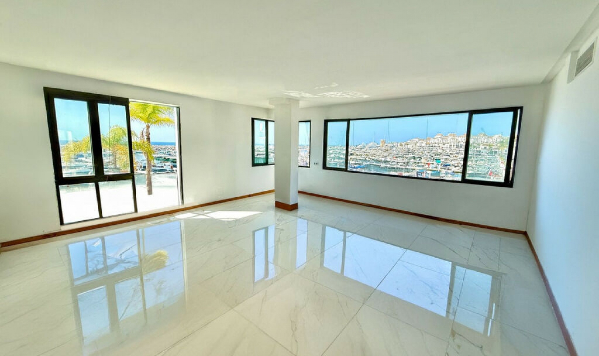 Resale - Apartment -
Puerto Banús