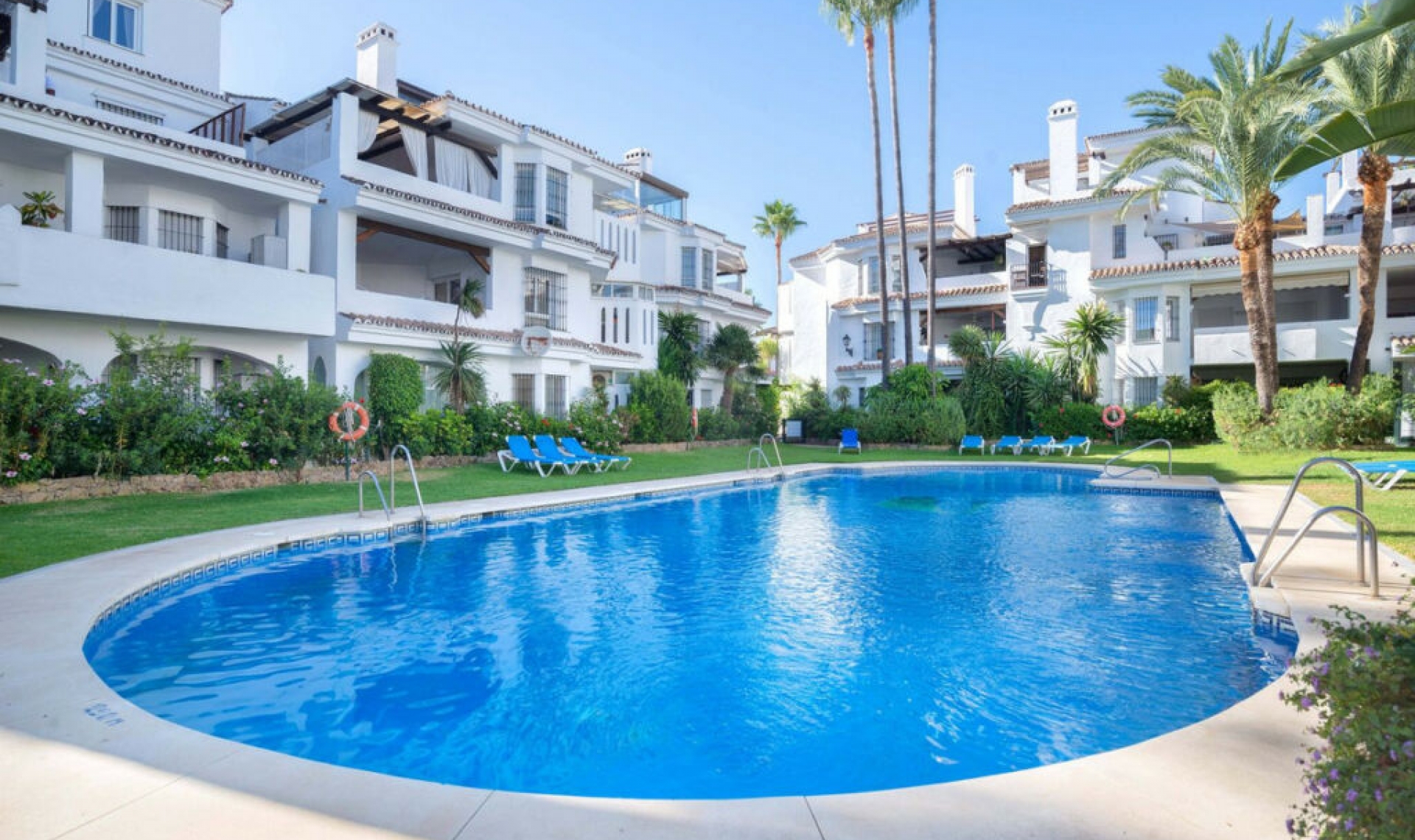 Resale - Apartment -
Puerto Banús