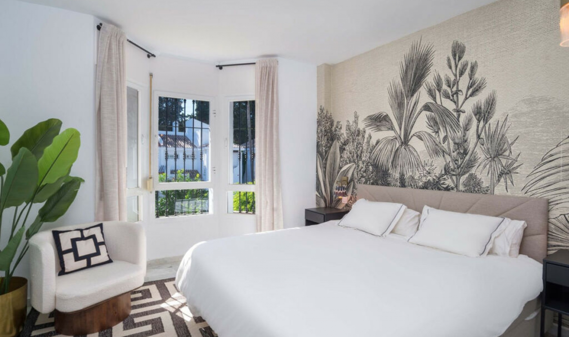 Resale - Apartment -
Puerto Banús