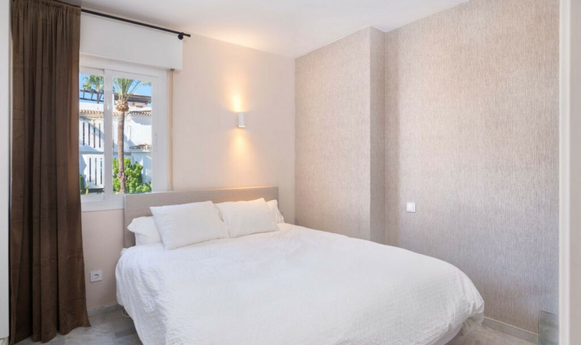 Resale - Apartment -
Puerto Banús