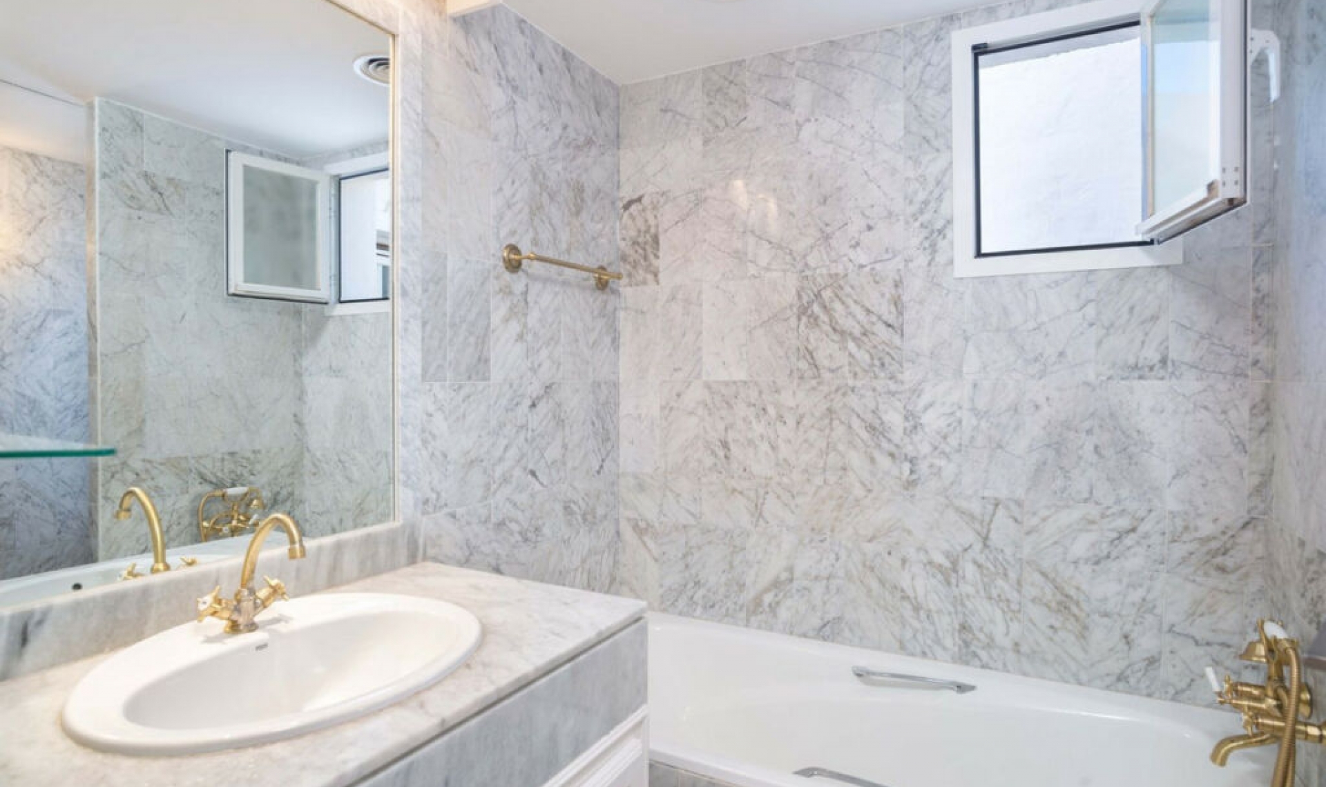 Resale - Apartment -
Puerto Banús