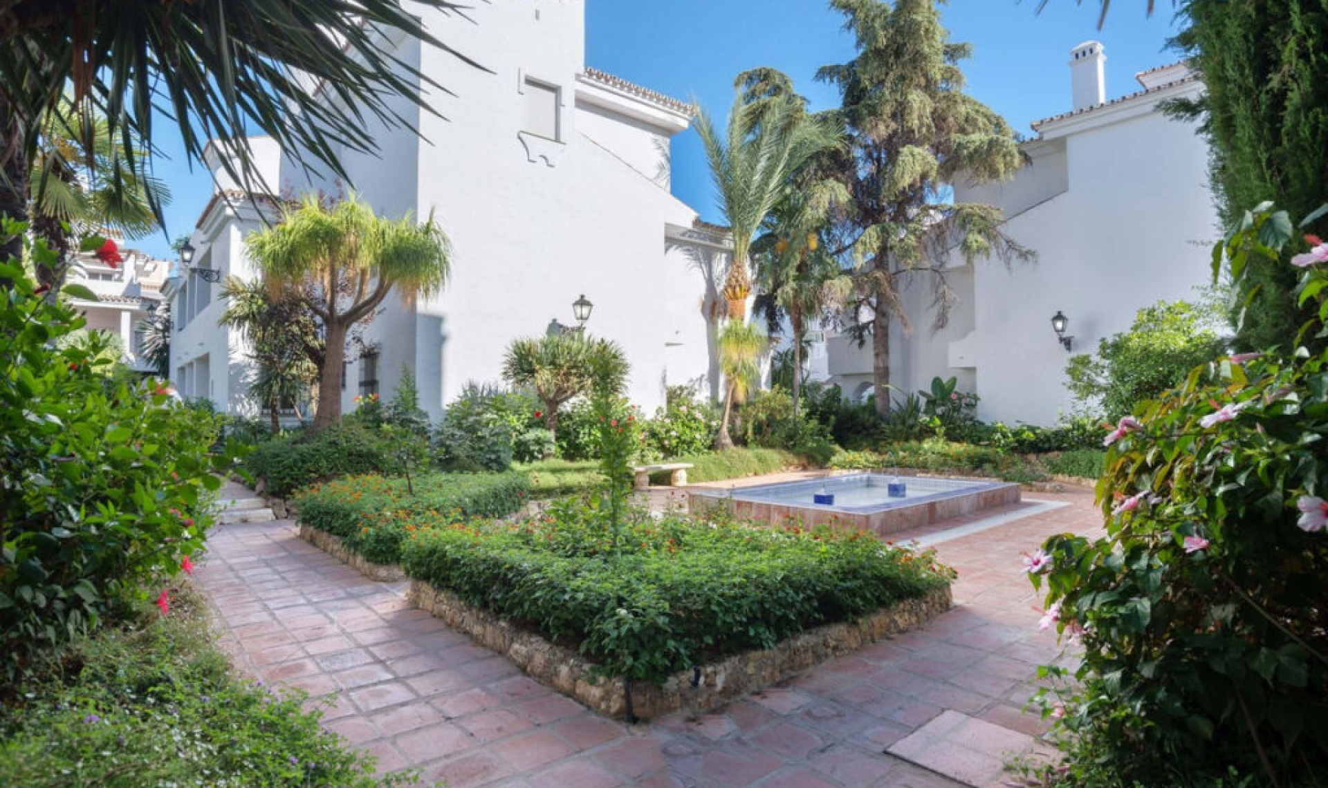 Resale - Apartment -
Puerto Banús