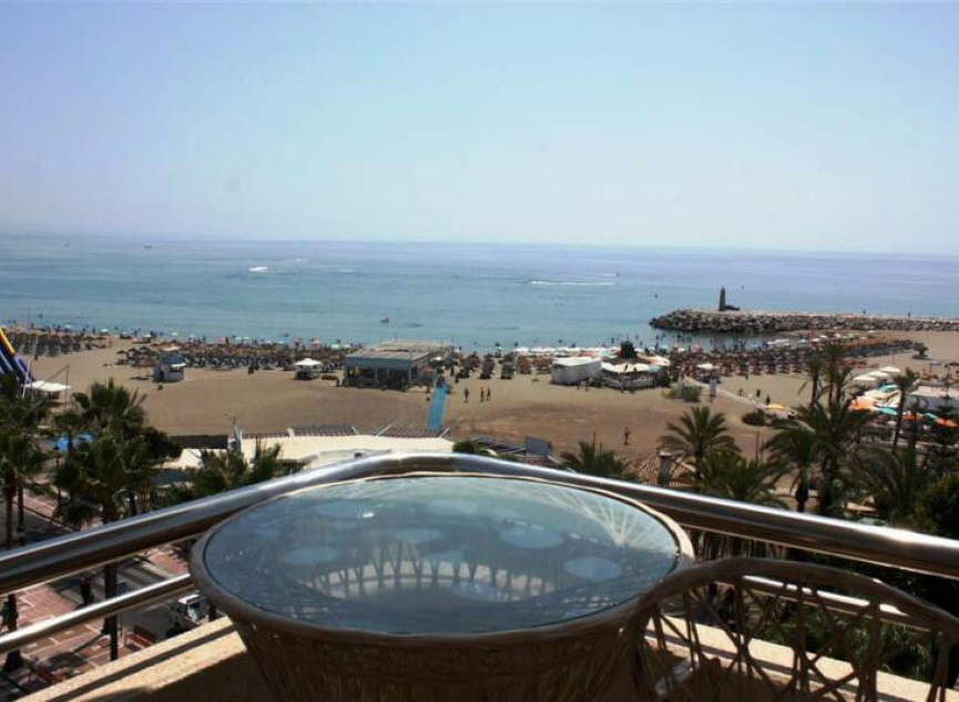 Resale - Apartment -
Puerto Banús