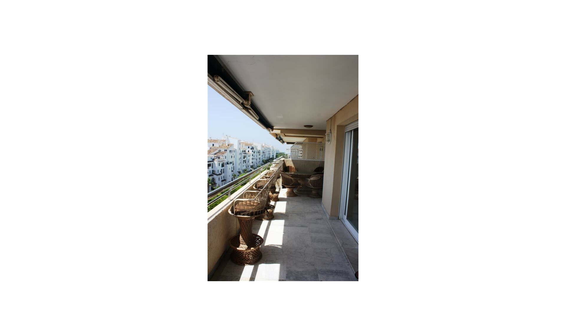 Resale - Apartment -
Puerto Banús