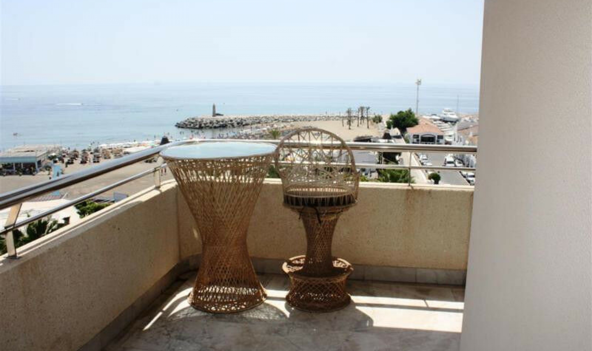 Resale - Apartment -
Puerto Banús