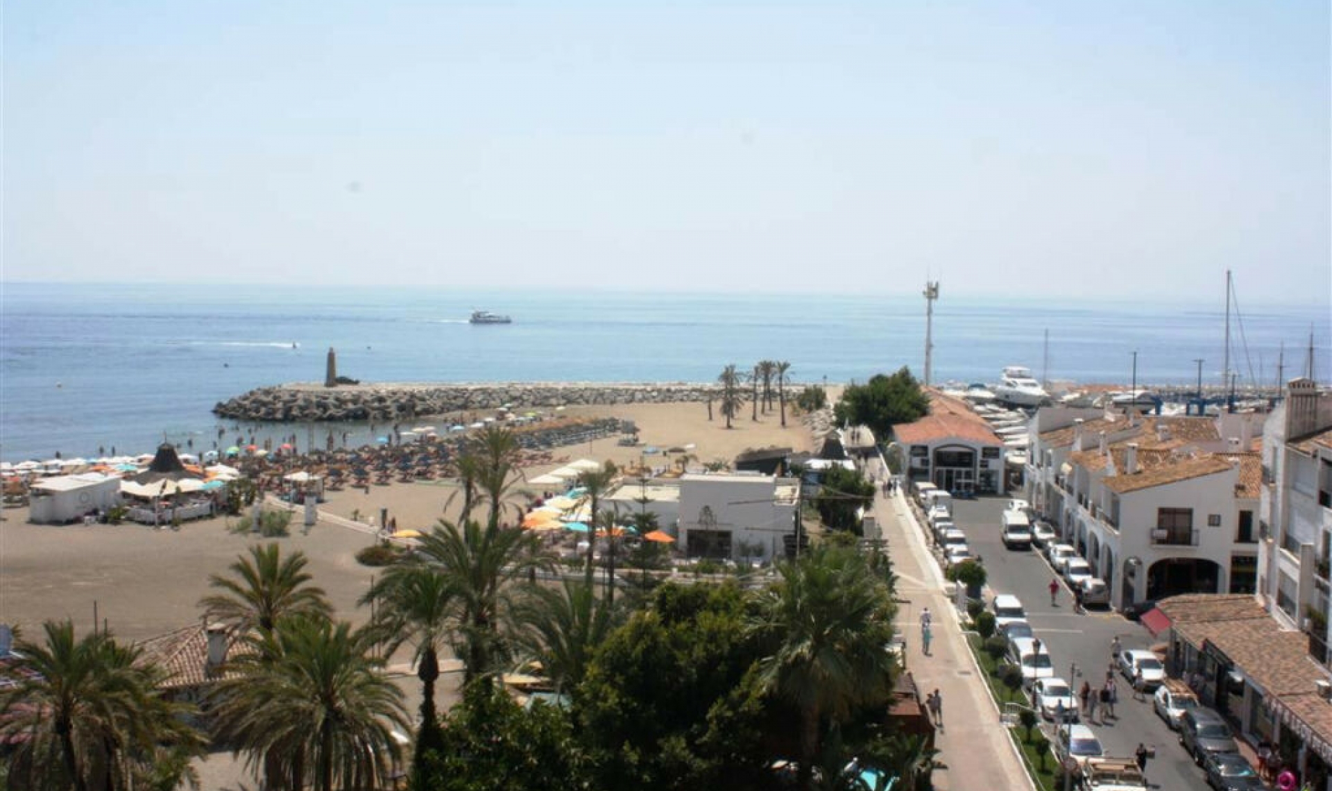 Resale - Apartment -
Puerto Banús
