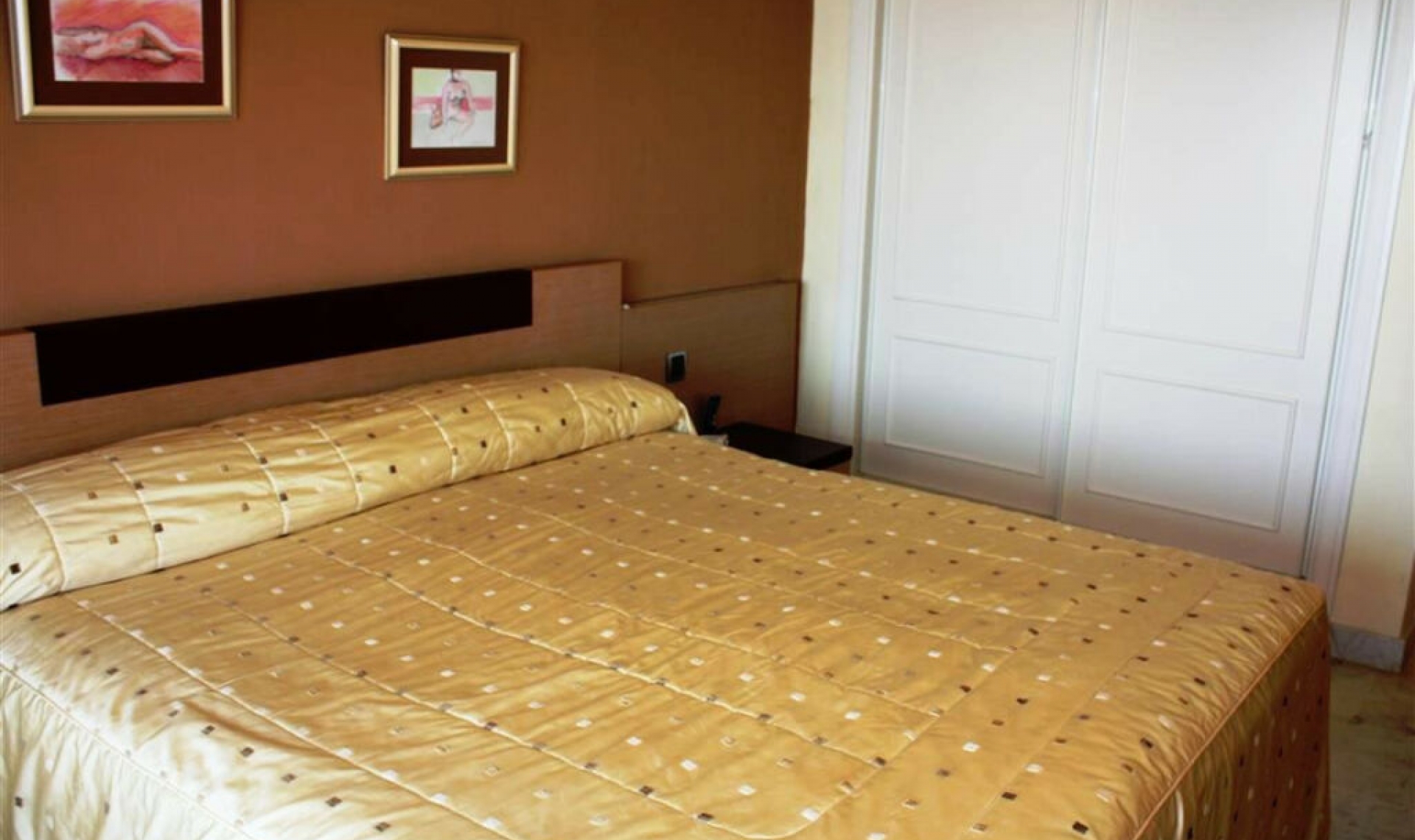 Resale - Apartment -
Puerto Banús