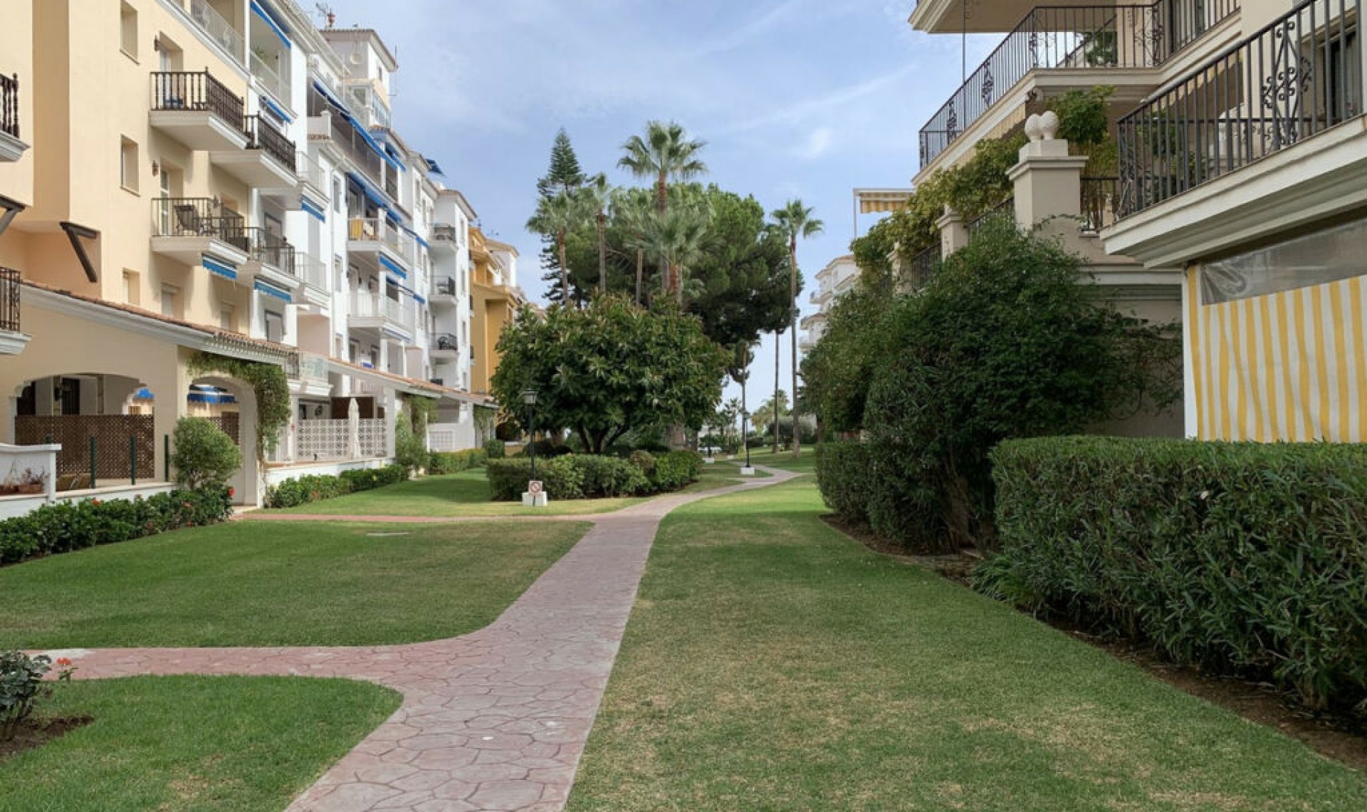 Resale - Apartment -
Puerto Banús