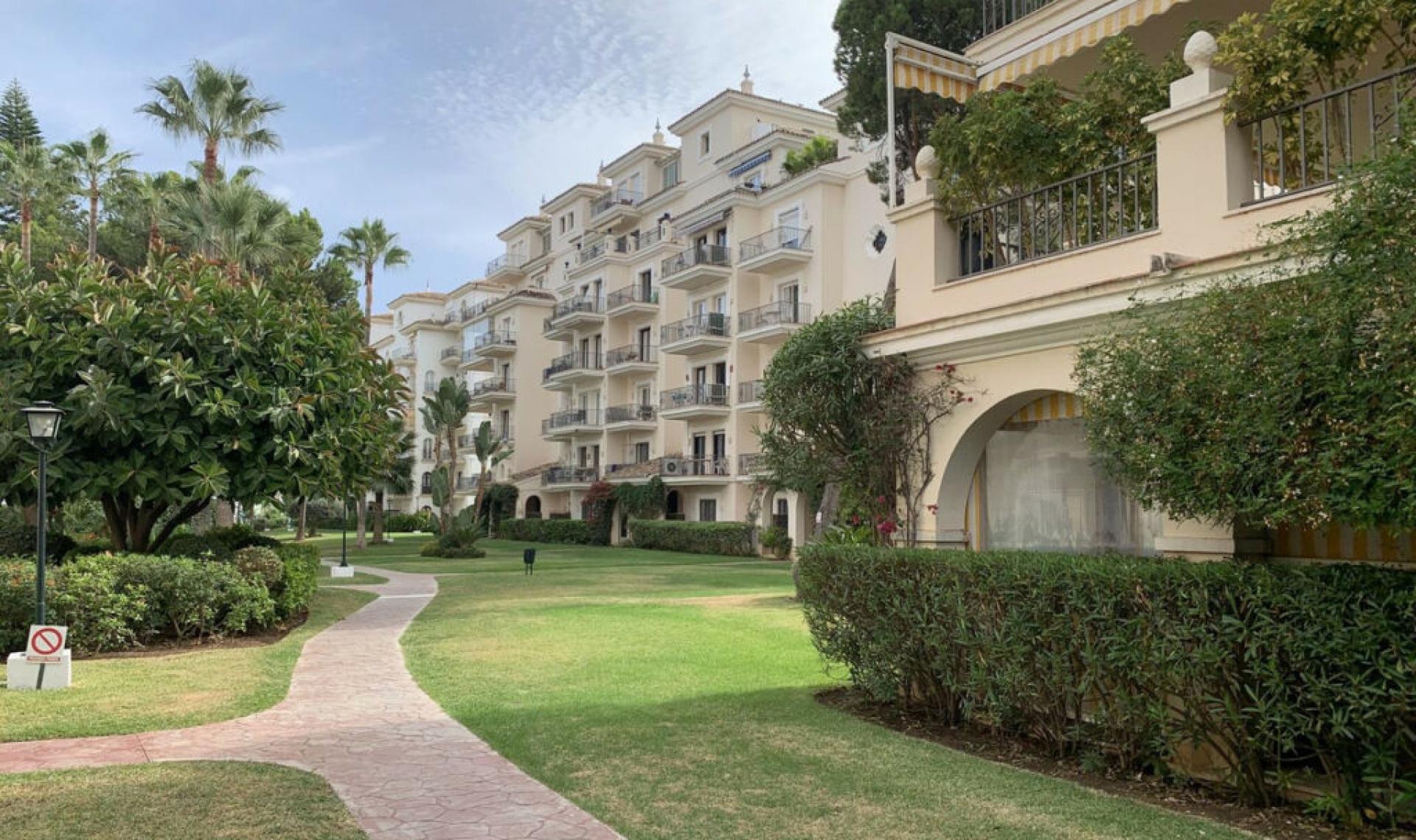 Resale - Apartment -
Puerto Banús
