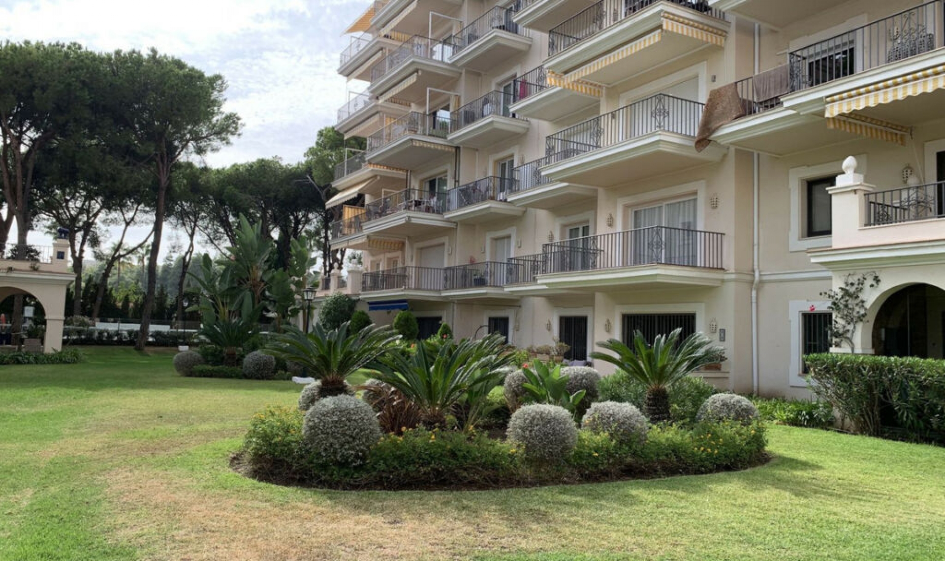 Resale - Apartment -
Puerto Banús