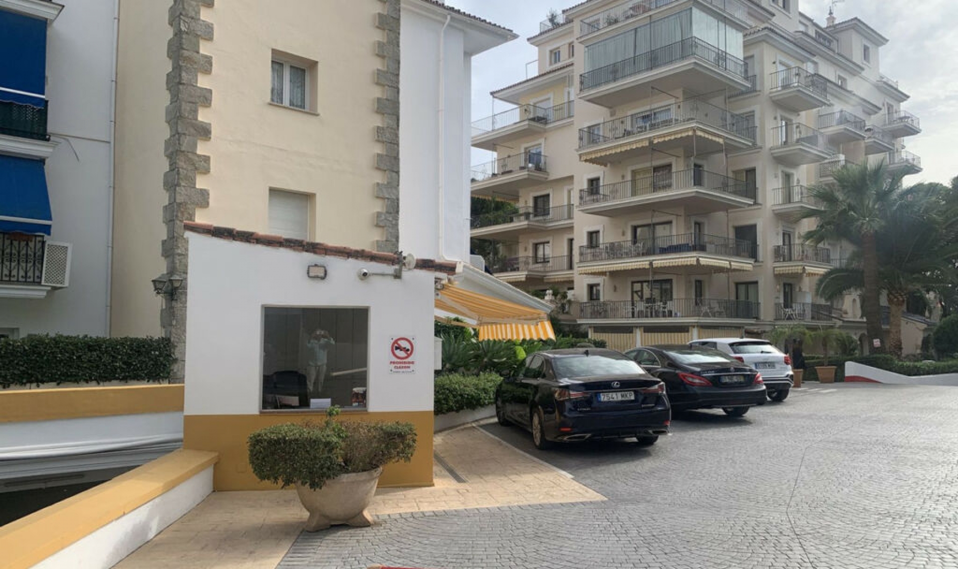 Resale - Apartment -
Puerto Banús