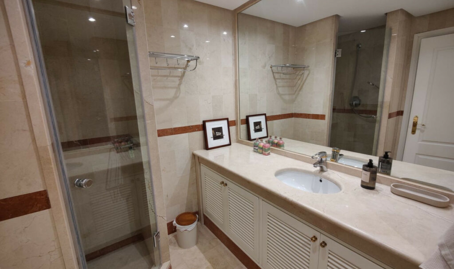 Resale - Apartment -
Puerto Banús