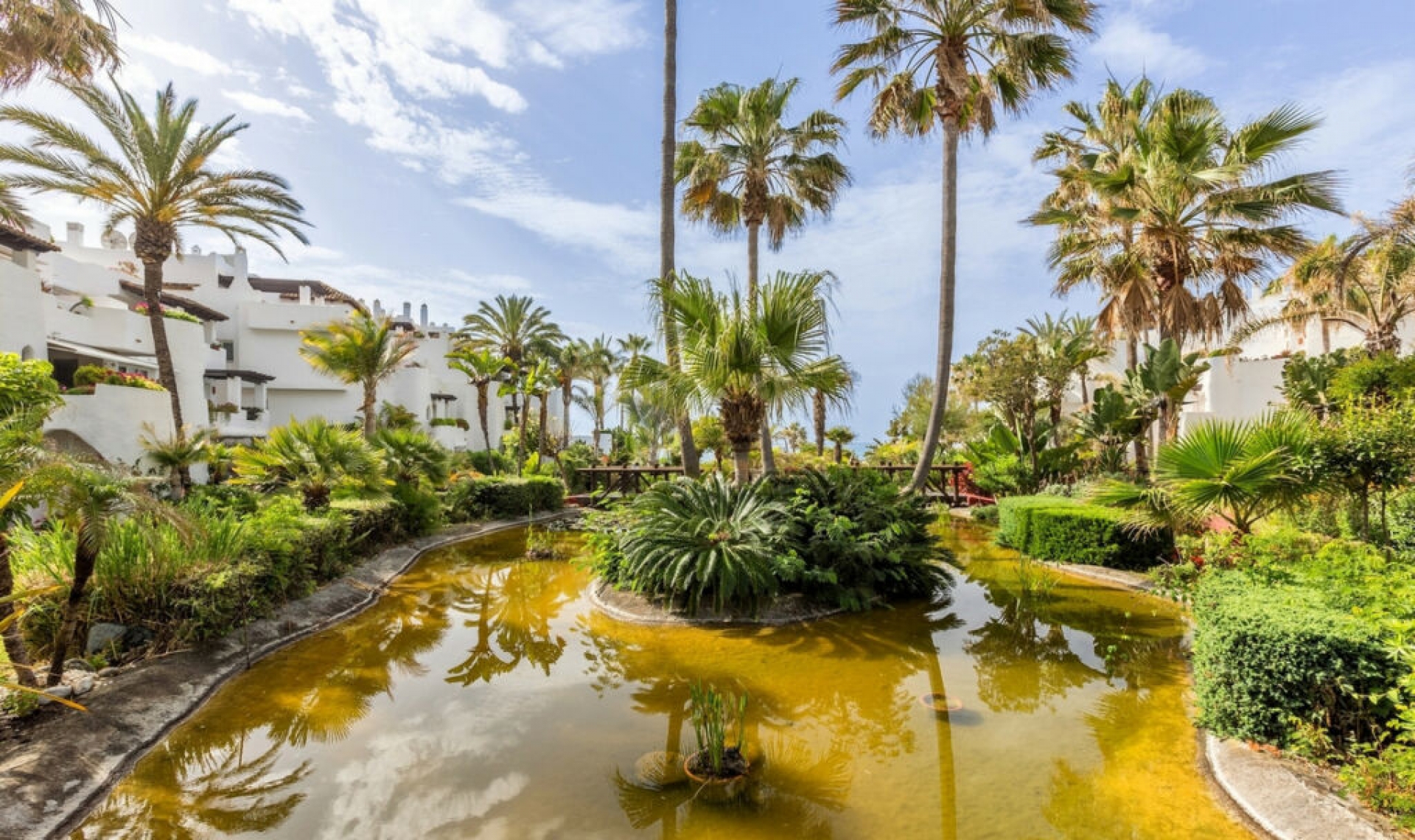 Resale - Apartment -
Puerto Banús