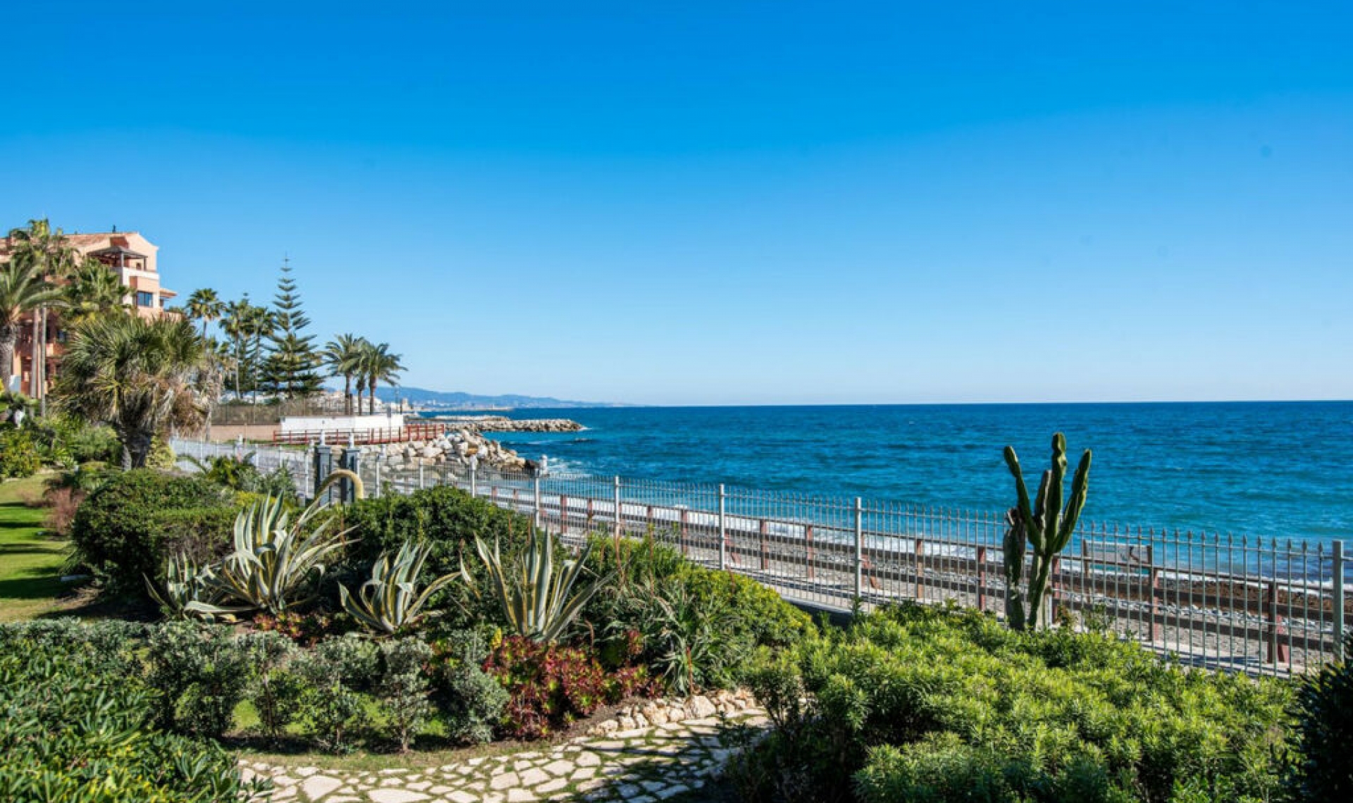 Resale - Apartment -
Puerto Banús