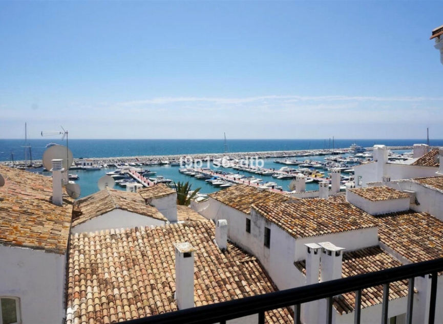 Resale - Apartment -
Puerto Banús