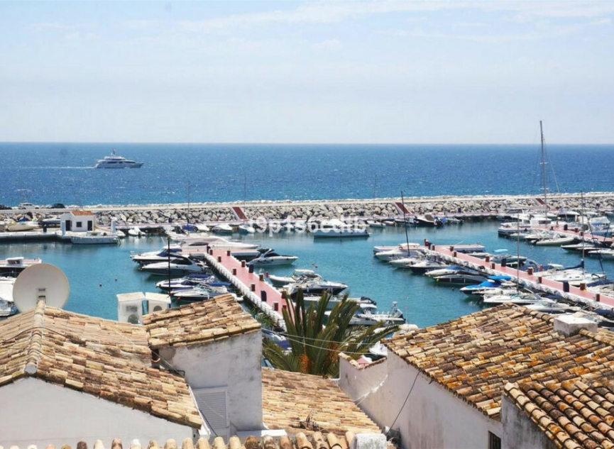 Resale - Apartment -
Puerto Banús
