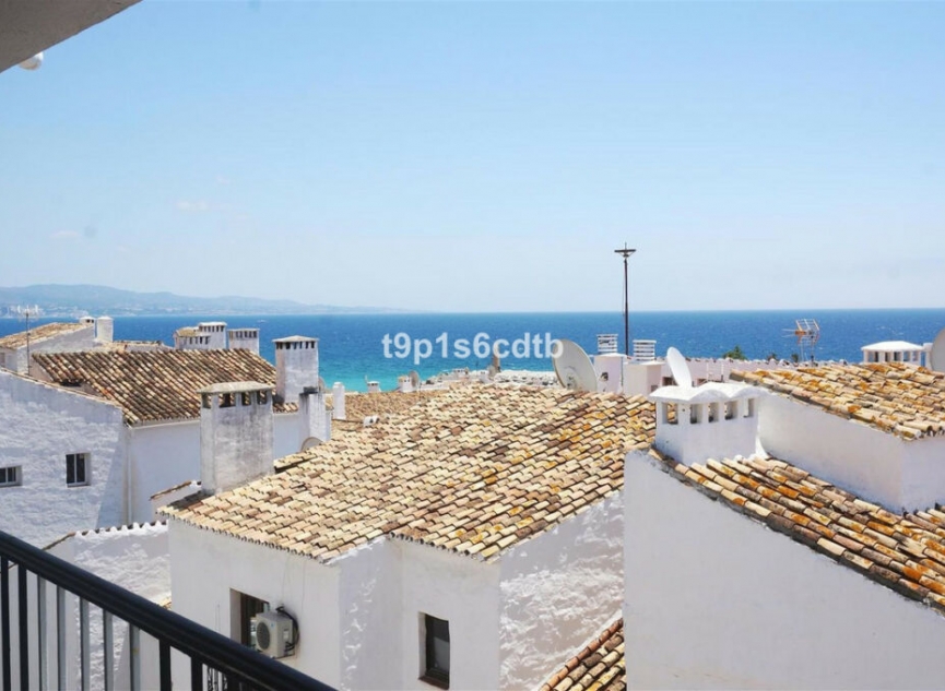 Resale - Apartment -
Puerto Banús