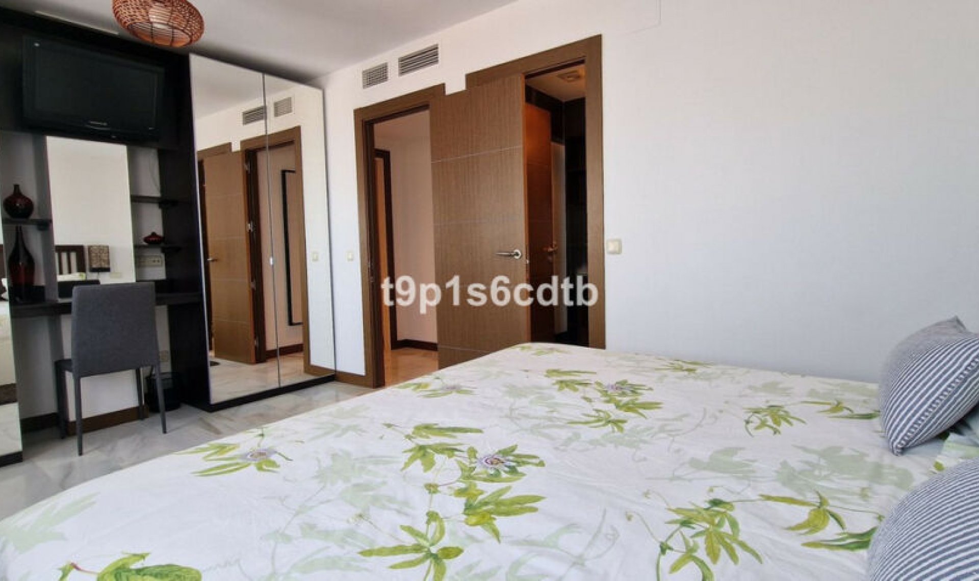 Resale - Apartment -
Puerto Banús
