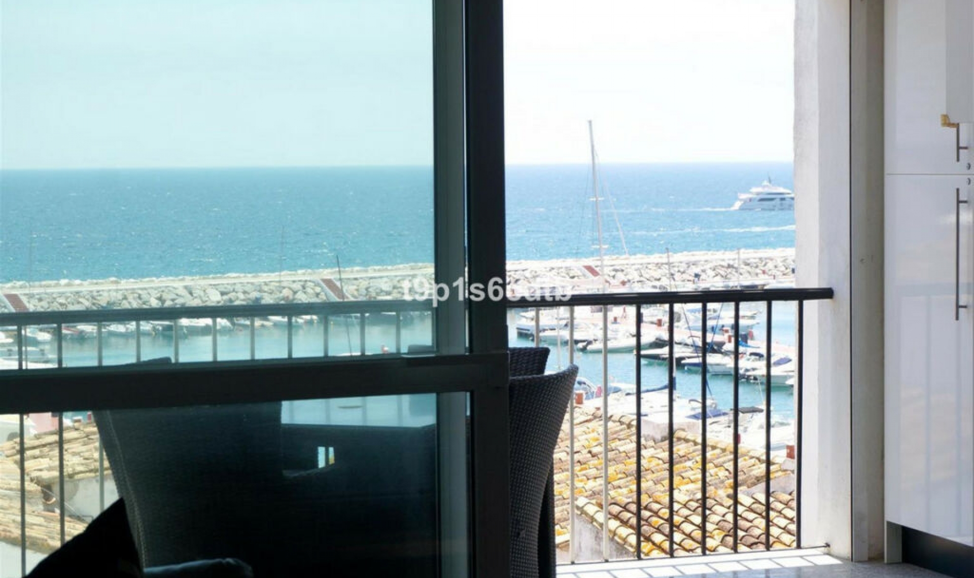 Resale - Apartment -
Puerto Banús