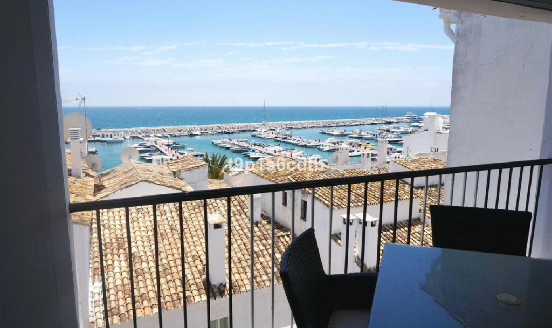 Resale - Apartment -
Puerto Banús