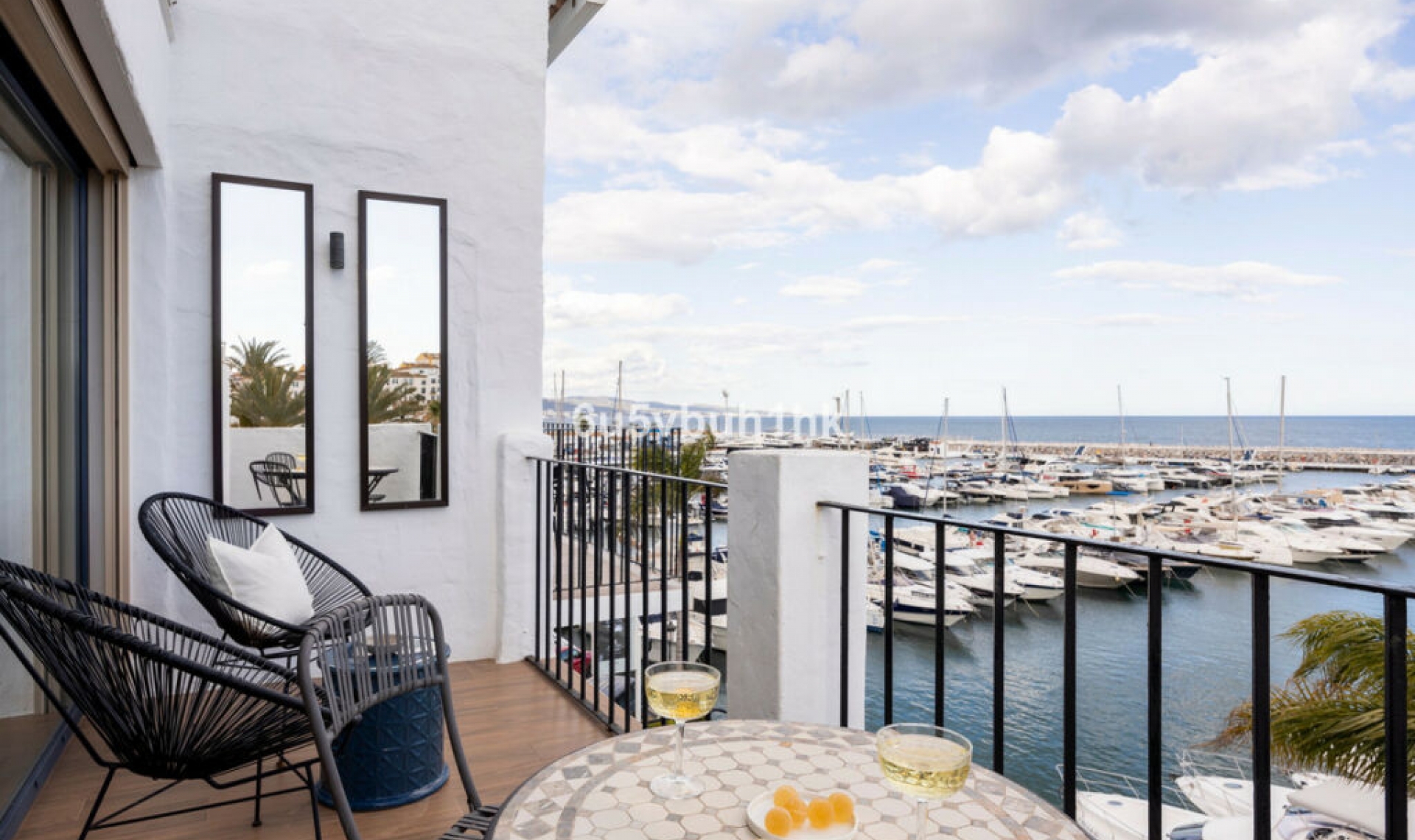 Resale - Apartment -
Puerto Banús