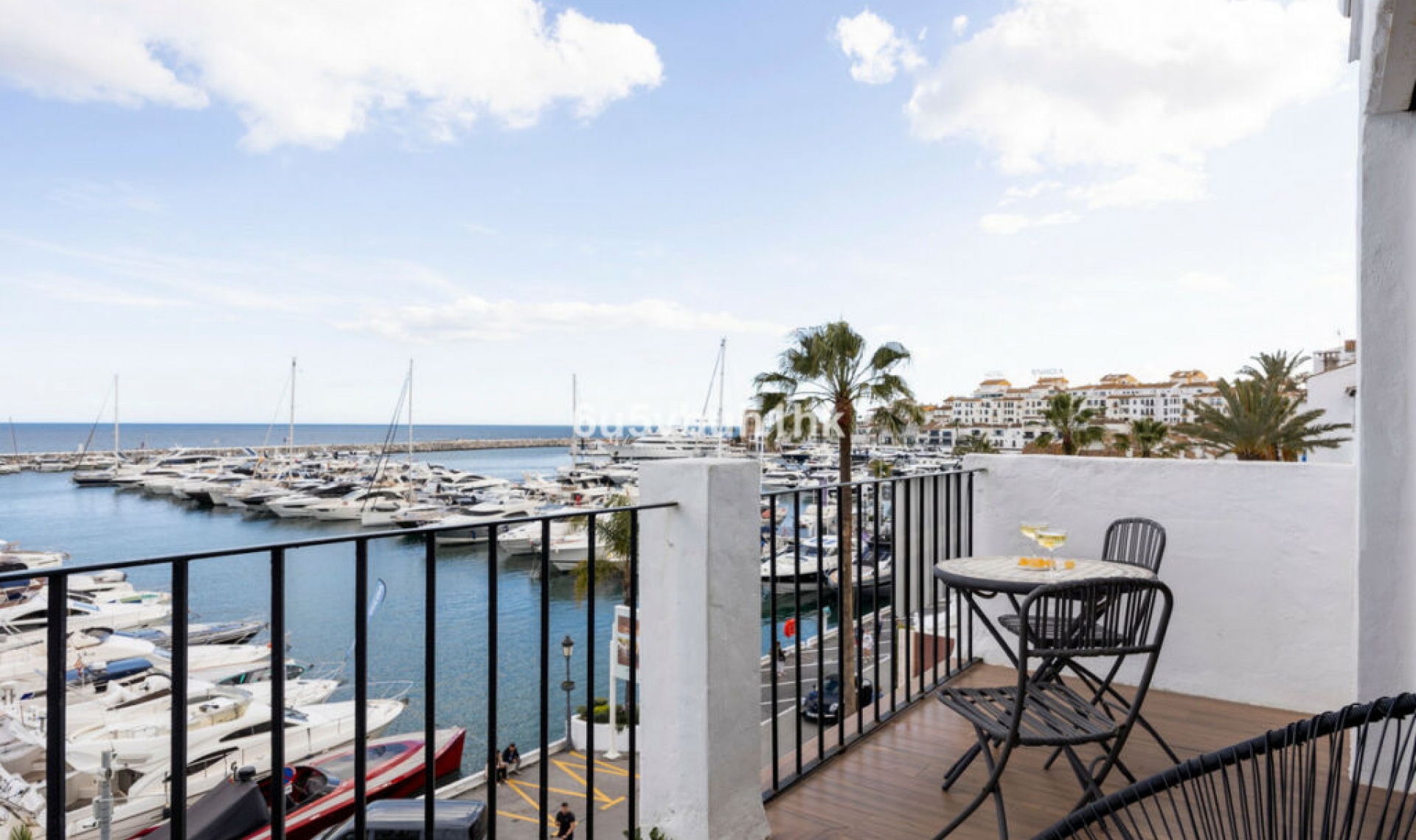 Resale - Apartment -
Puerto Banús