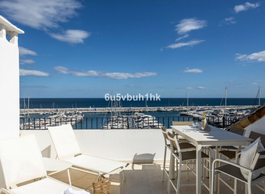 Resale - Apartment -
Puerto Banús